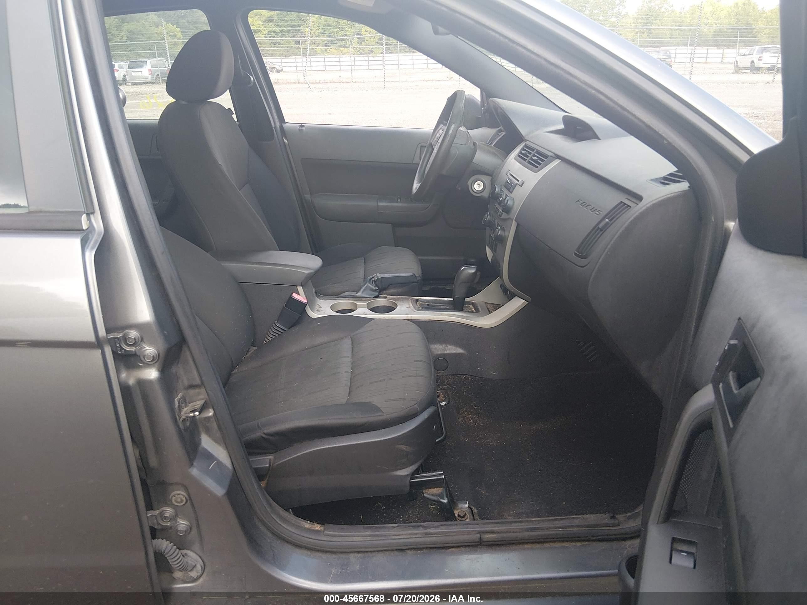 2010 Ford Focus Se Серебряный vin: 1FAHP3FN8AW182683