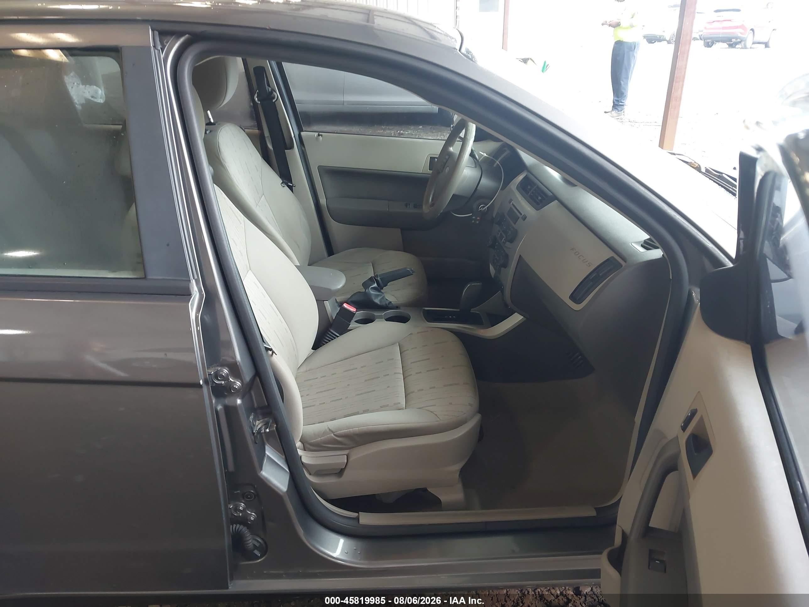 2010 Ford Focus Se Gray vin: 1FAHP3FN8AW183557