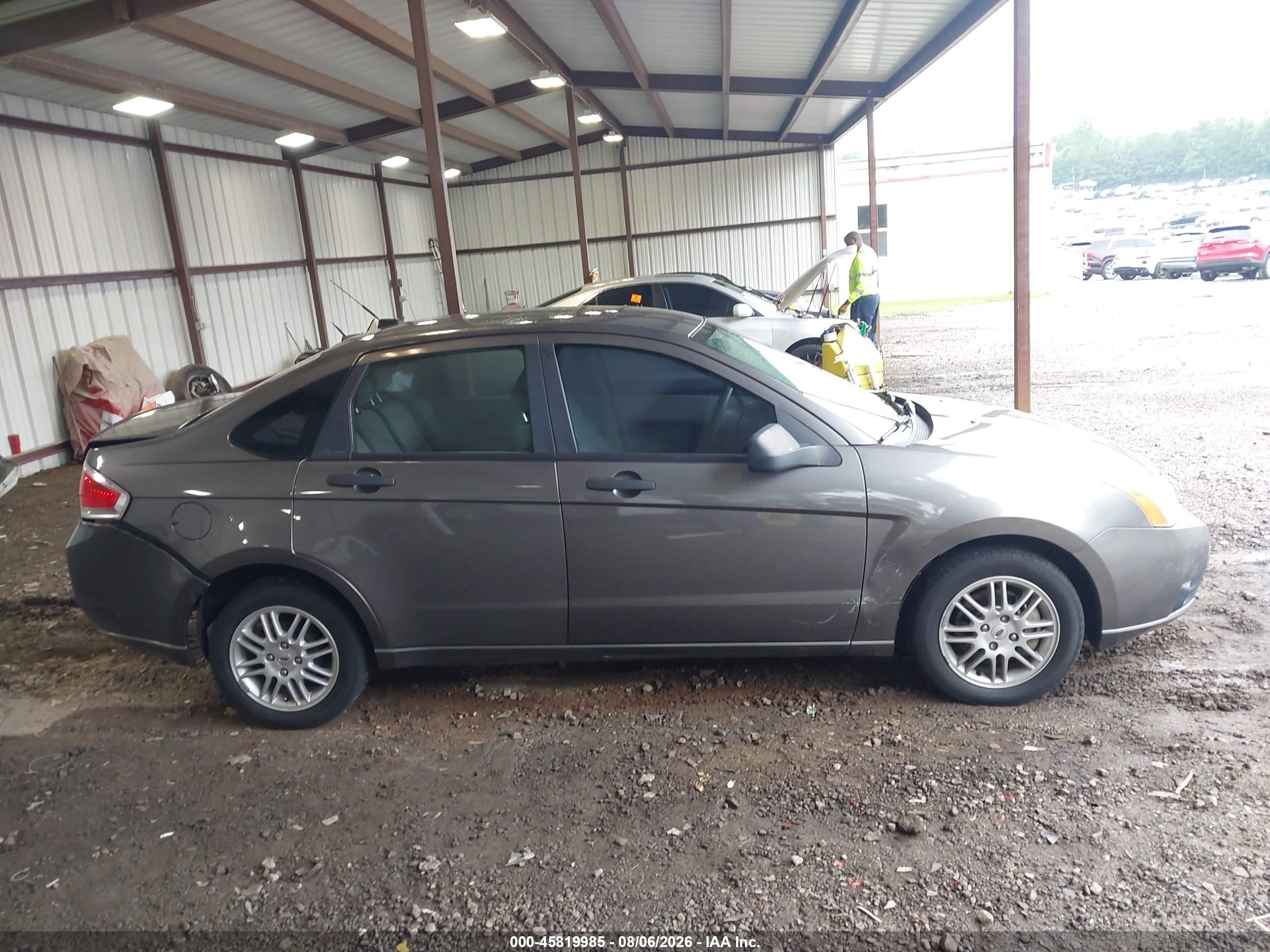 2010 Ford Focus Se Gray vin: 1FAHP3FN8AW183557