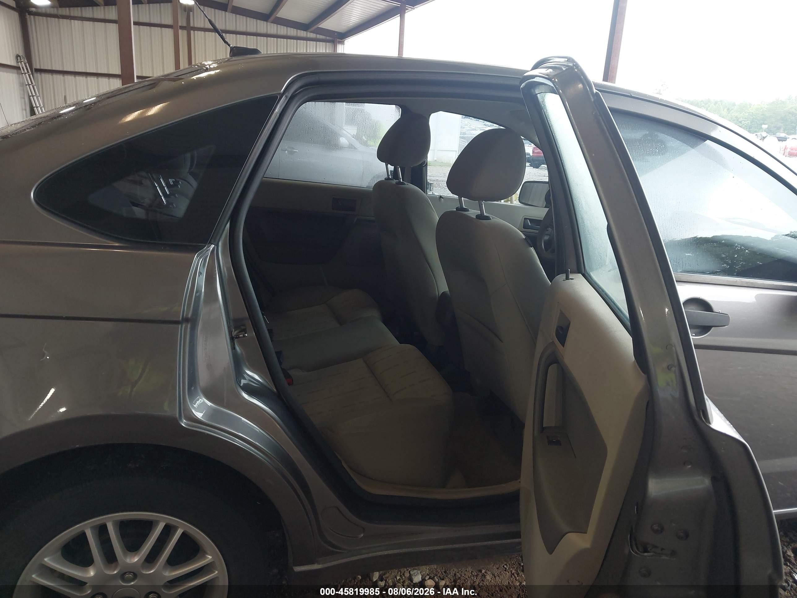 2010 Ford Focus Se Gray vin: 1FAHP3FN8AW183557