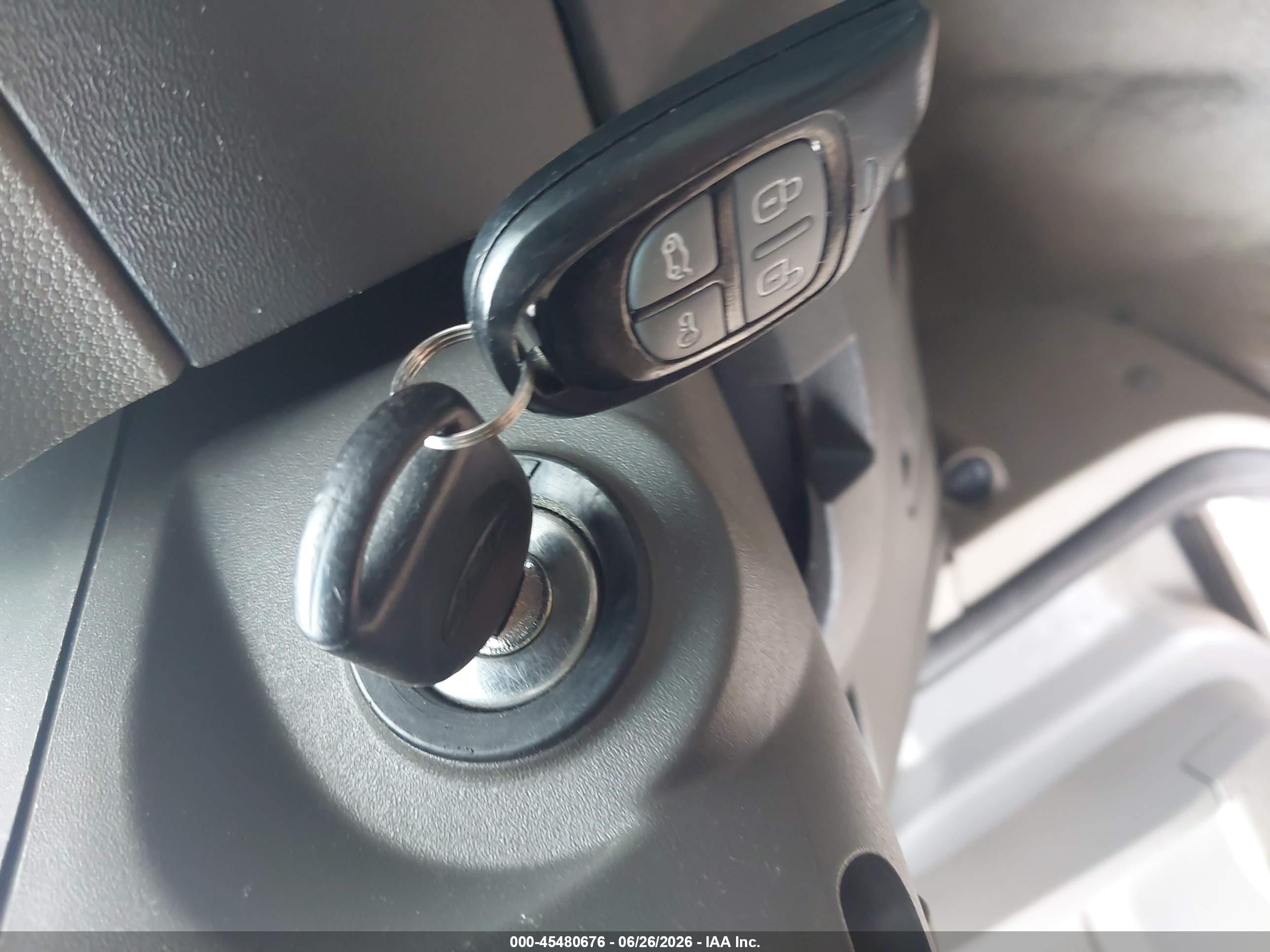 2010 Ford Focus Se Silver vin: 1FAHP3FN8AW204150