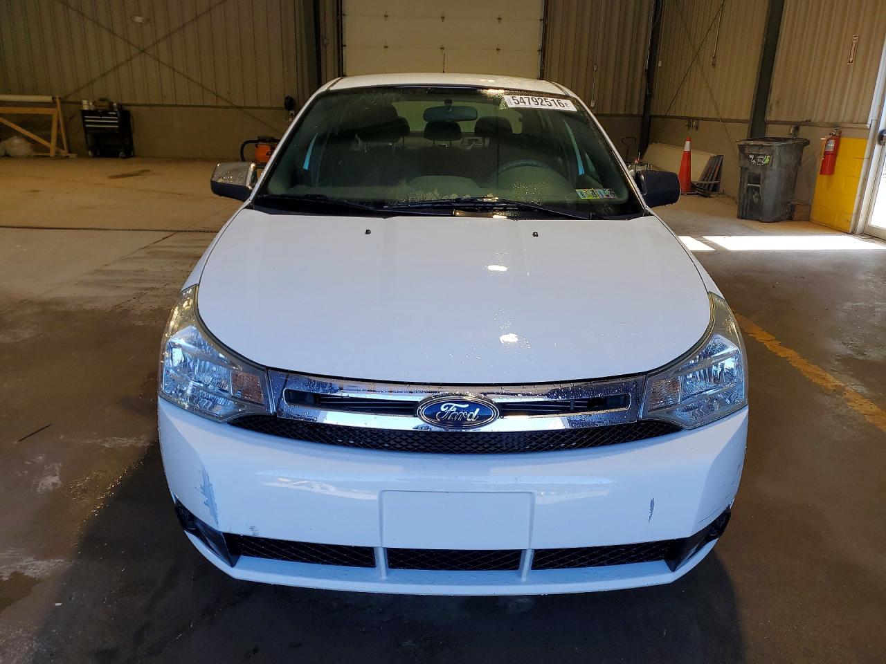 2010 Ford Focus Se Белый vin: 1FAHP3FN8AW206996