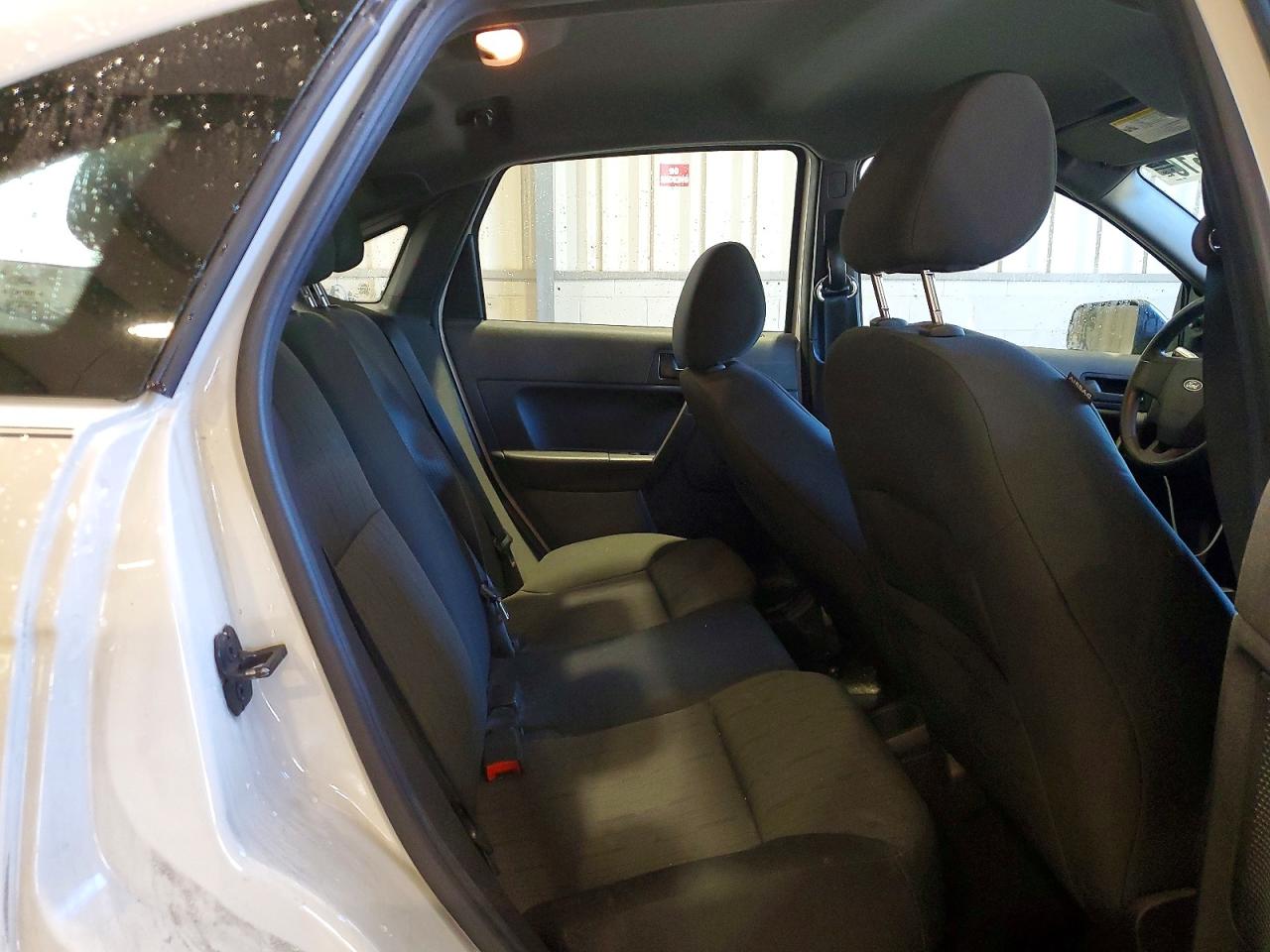 2010 Ford Focus Se Белый vin: 1FAHP3FN8AW206996