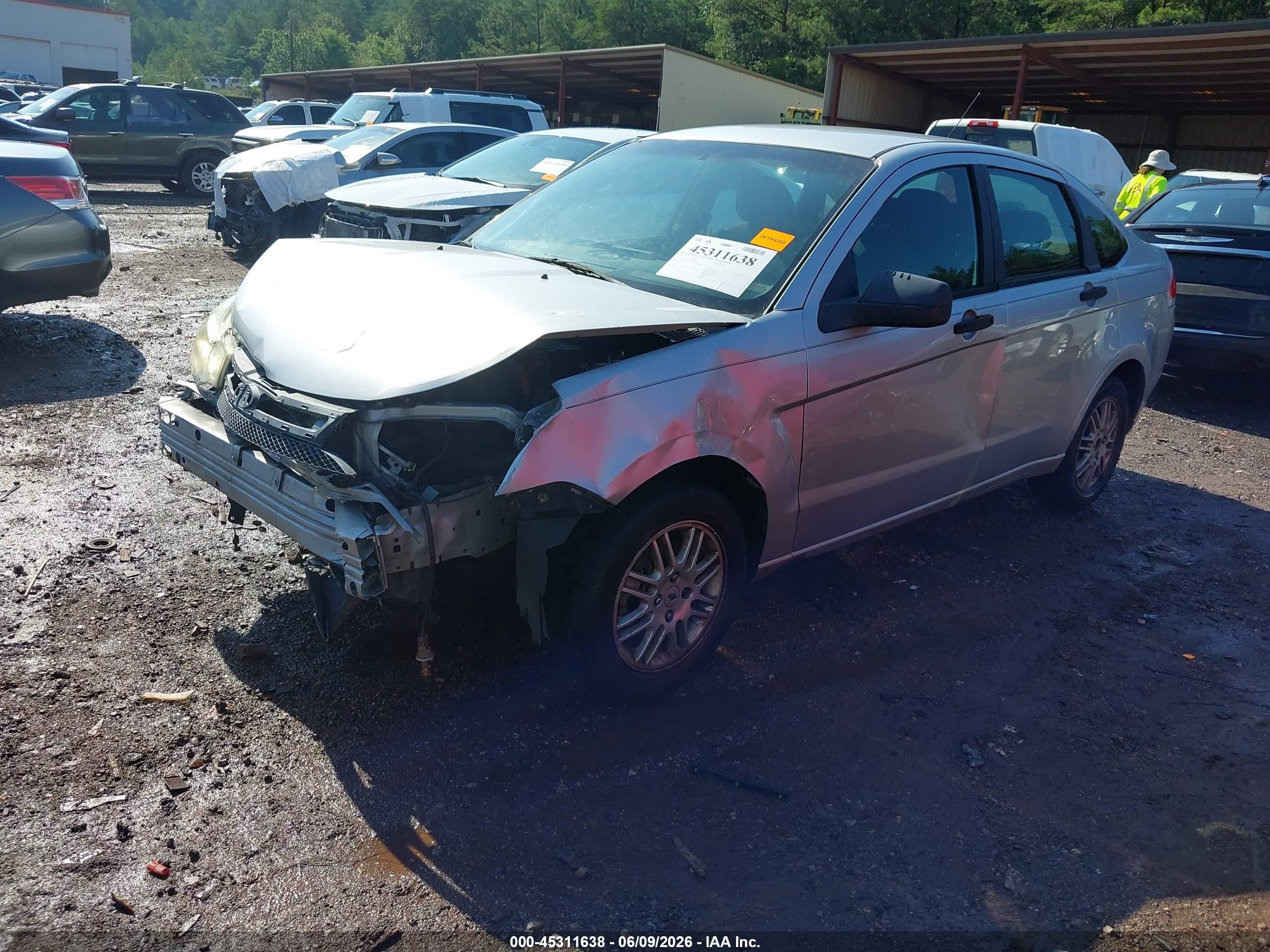 2010 Ford Focus Se Silver vin: 1FAHP3FN8AW209297