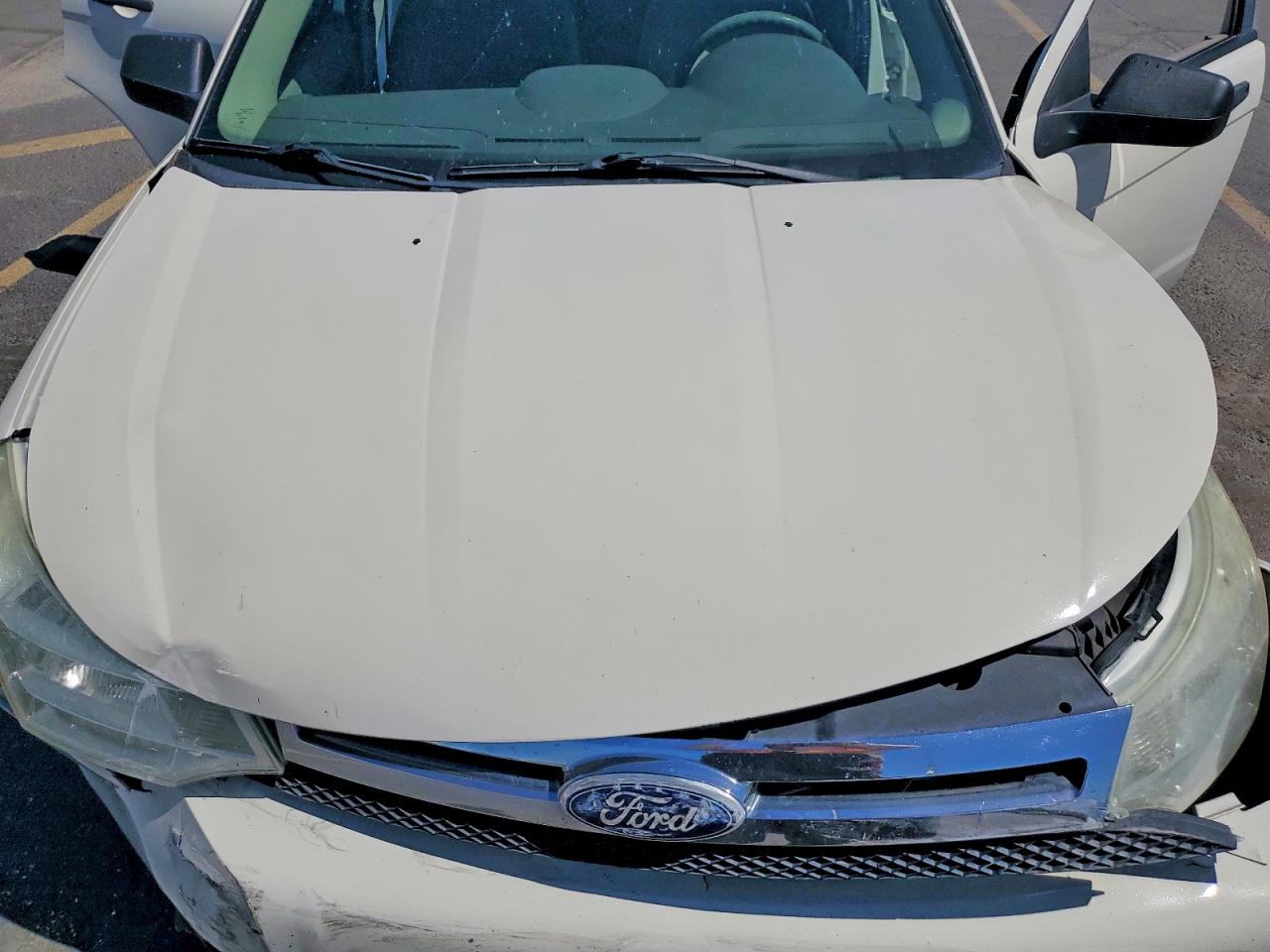 2010 Ford Focus Se White vin: 1FAHP3FN8AW270584