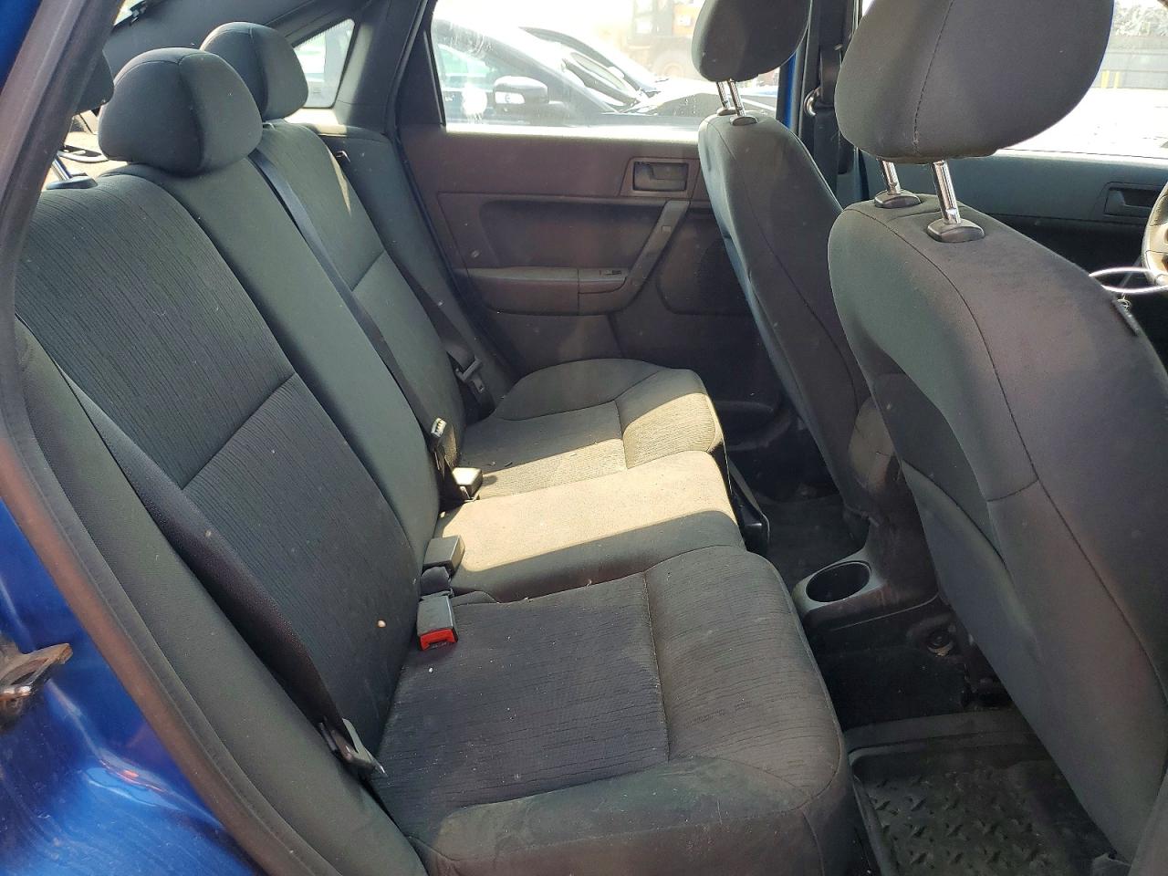 2010 Ford Focus Se Blue vin: 1FAHP3FN8AW275266