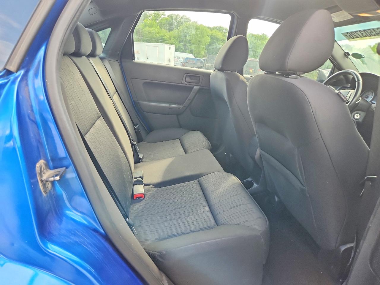 2011 Ford Focus Se Blue vin: 1FAHP3FN8BW128298