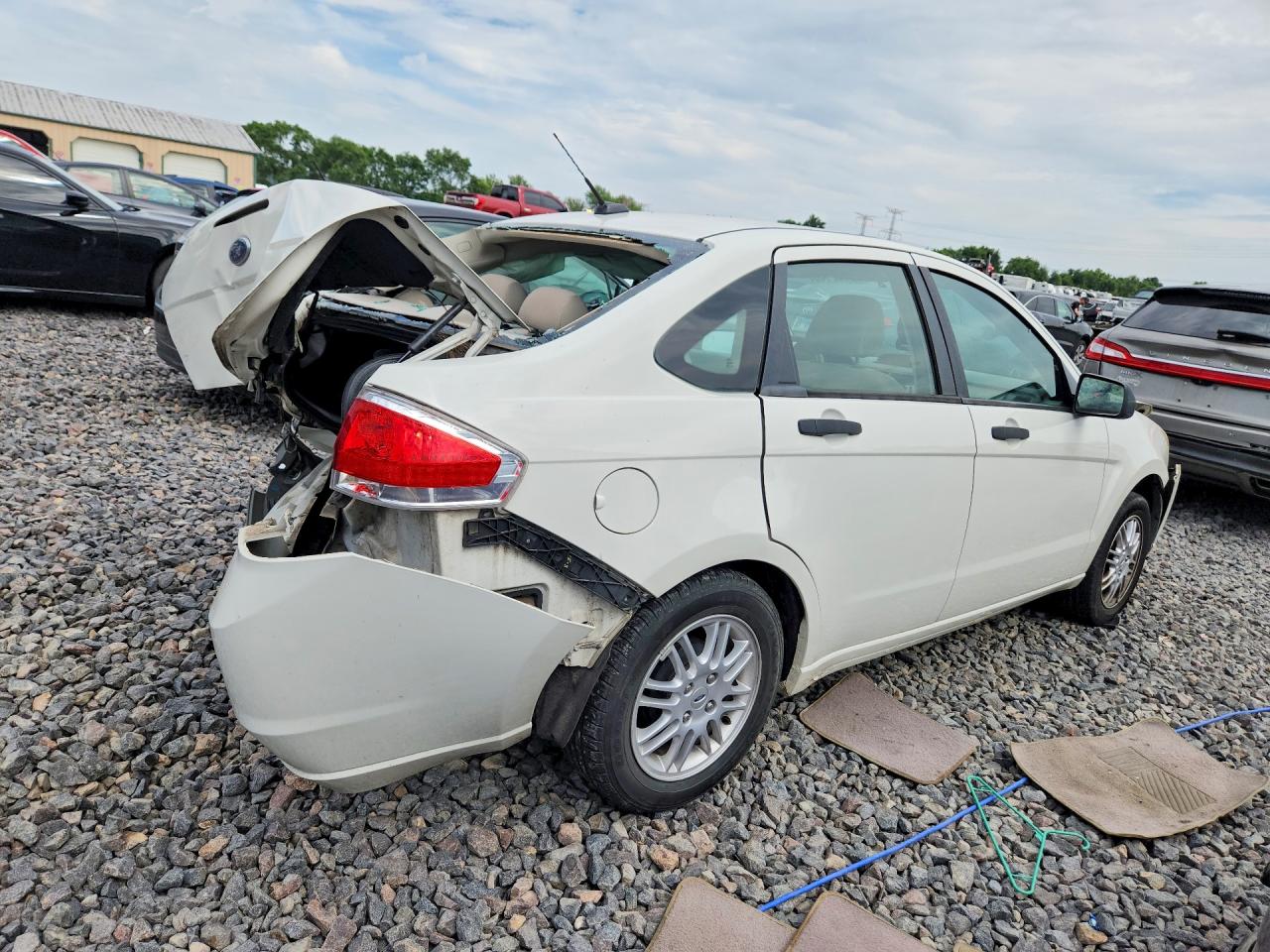 2011 Ford Focus Se White vin: 1FAHP3FN8BW144470