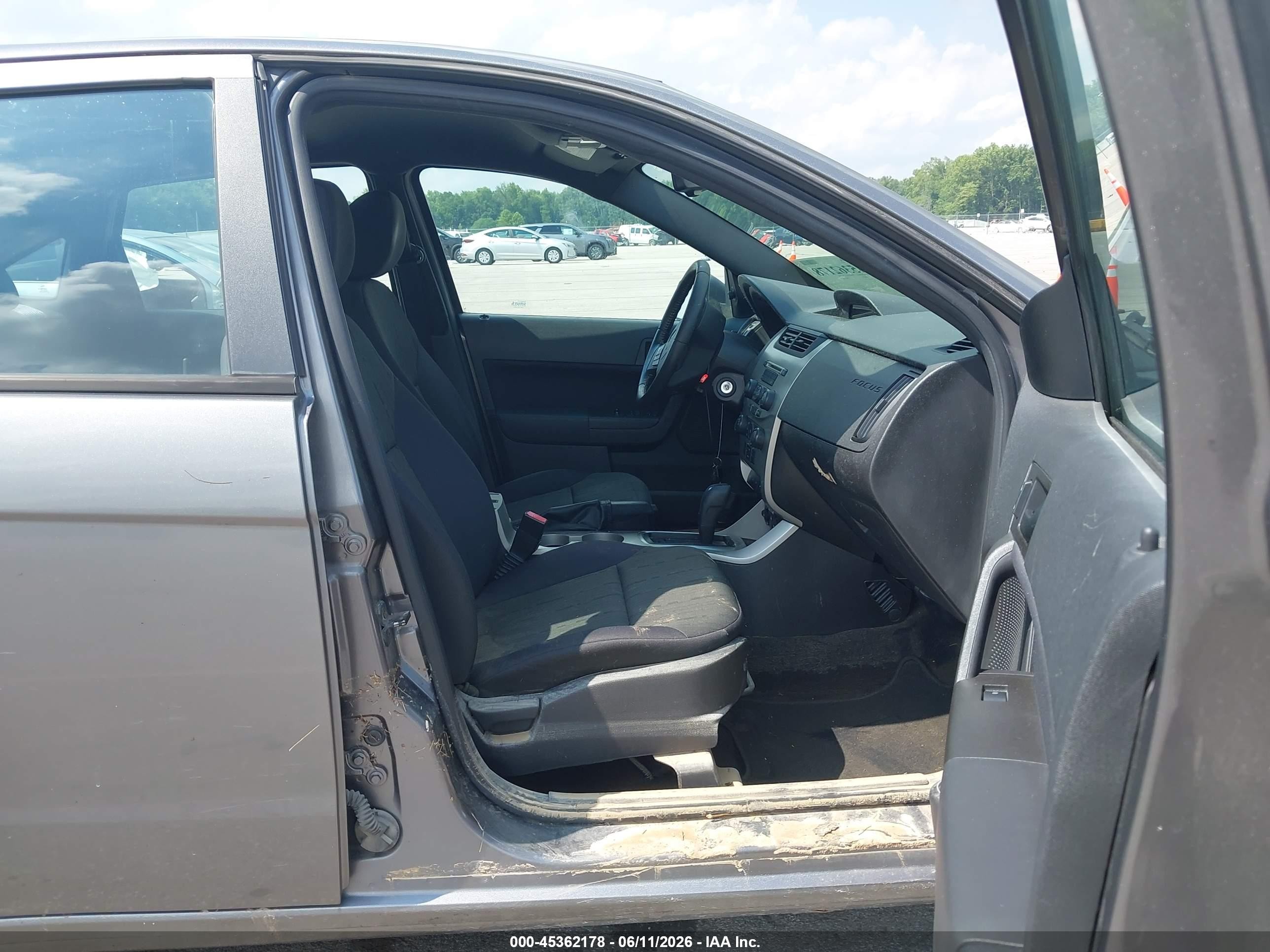 2011 Ford Focus Se Gray vin: 1FAHP3FN8BW145473