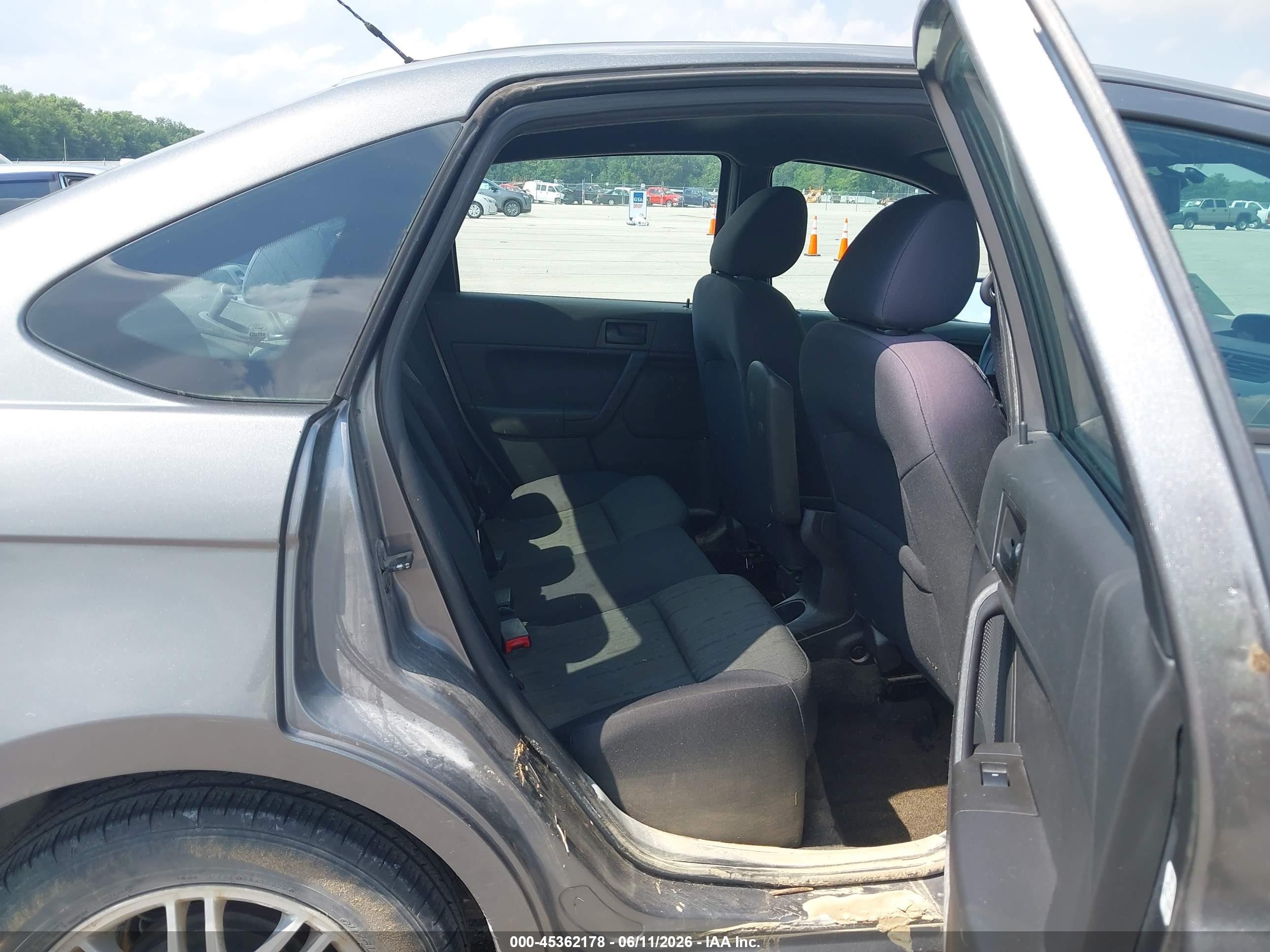 2011 Ford Focus Se Gray vin: 1FAHP3FN8BW145473