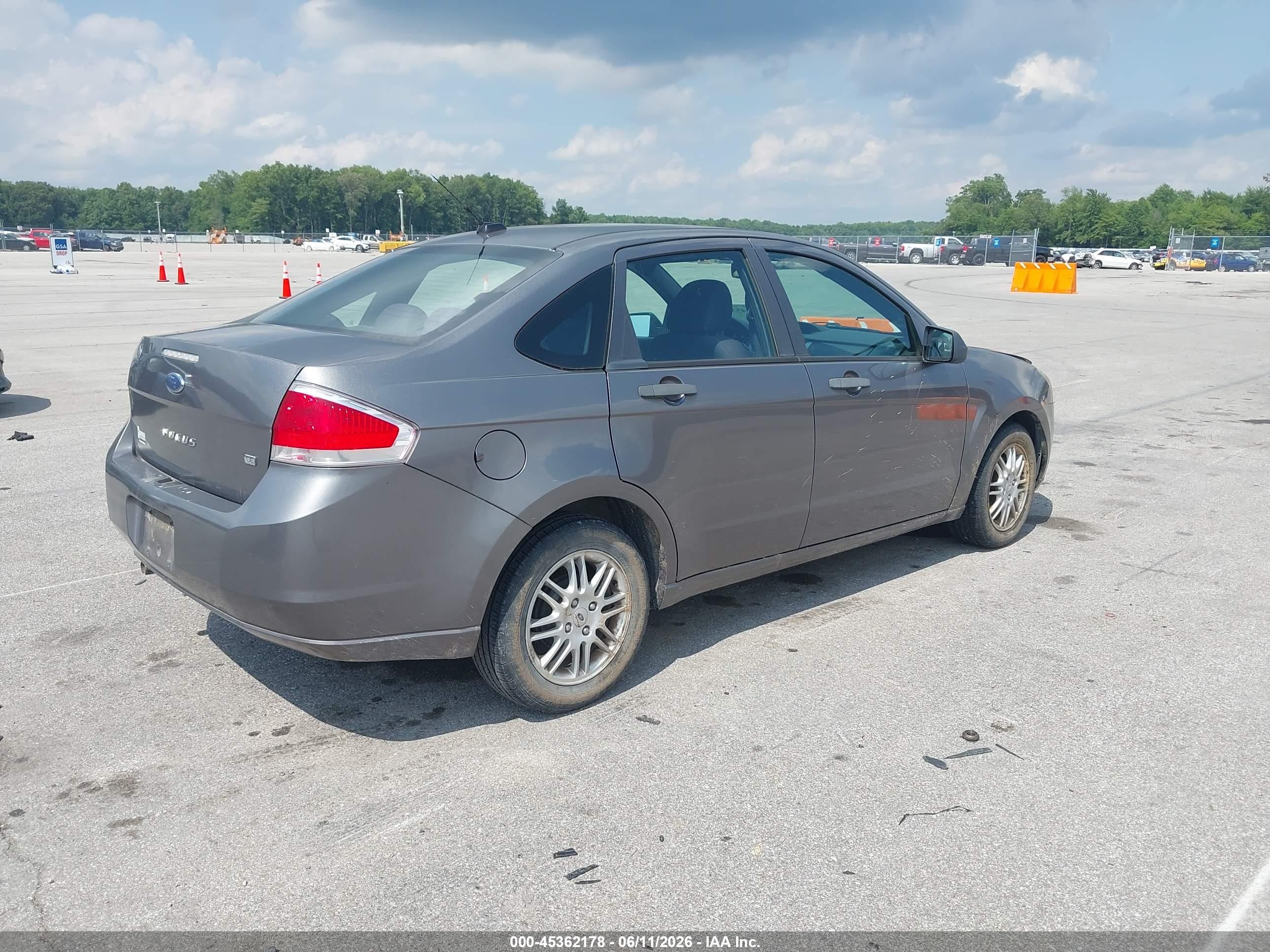 2011 Ford Focus Se Gray vin: 1FAHP3FN8BW145473