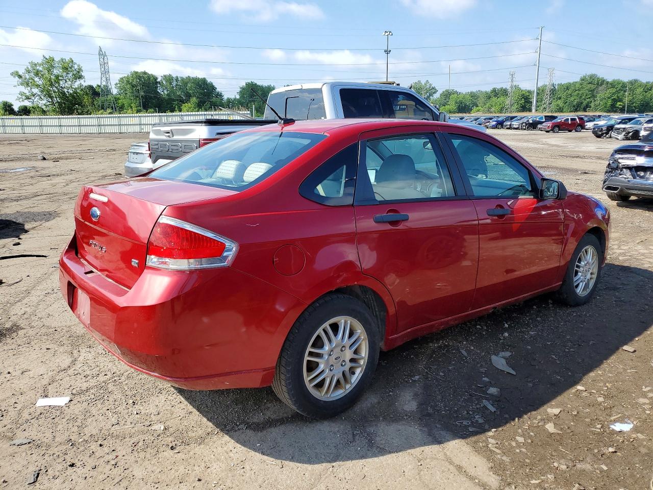 2011 Ford Focus Se Red vin: 1FAHP3FN8BW145926