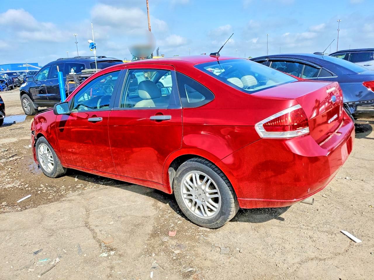 2011 Ford Focus Se Red vin: 1FAHP3FN8BW145926
