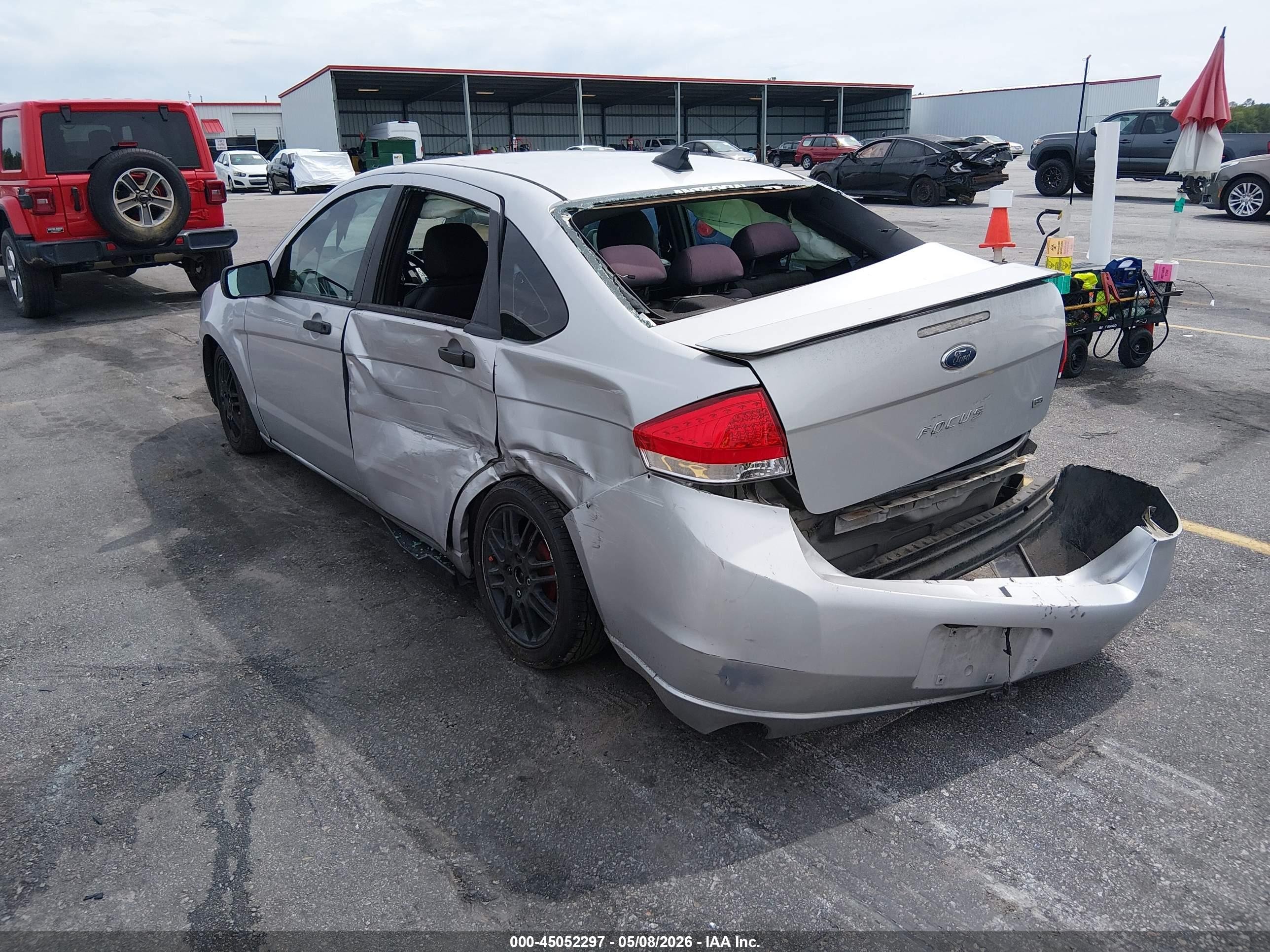 2011 Ford Focus Se Silver vin: 1FAHP3FN8BW147594