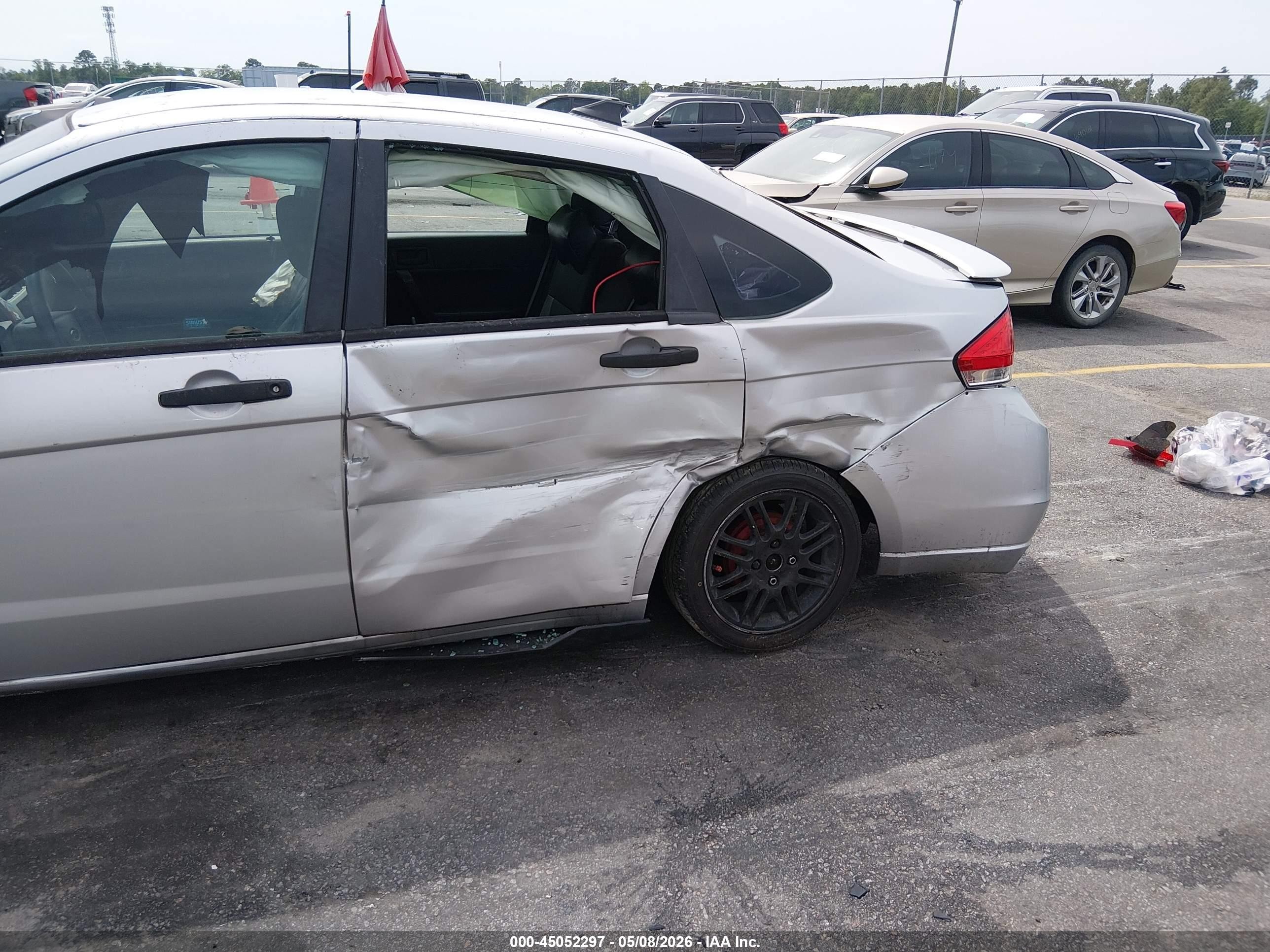 2011 Ford Focus Se Silver vin: 1FAHP3FN8BW147594