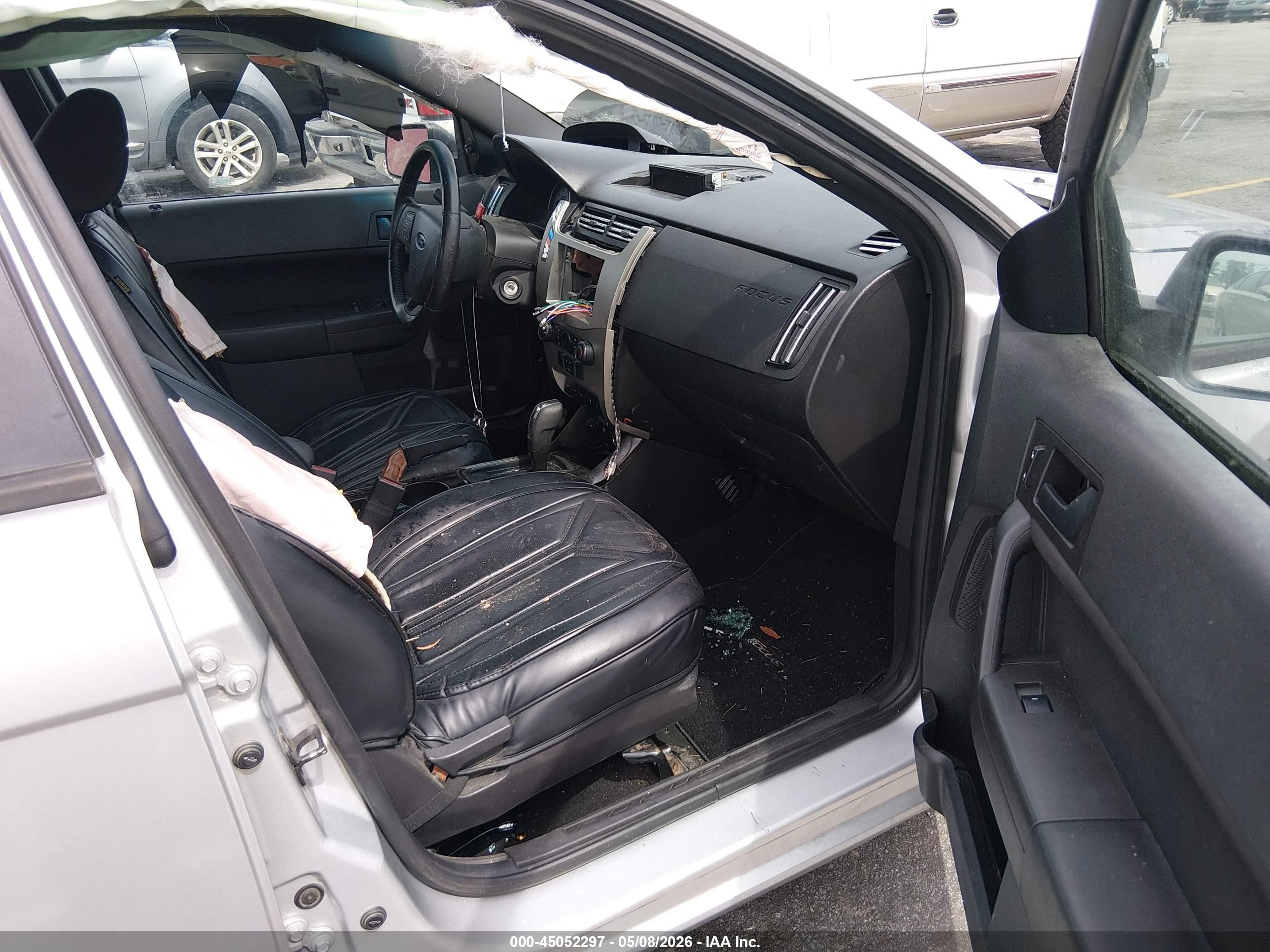2011 Ford Focus Se Silver vin: 1FAHP3FN8BW147594