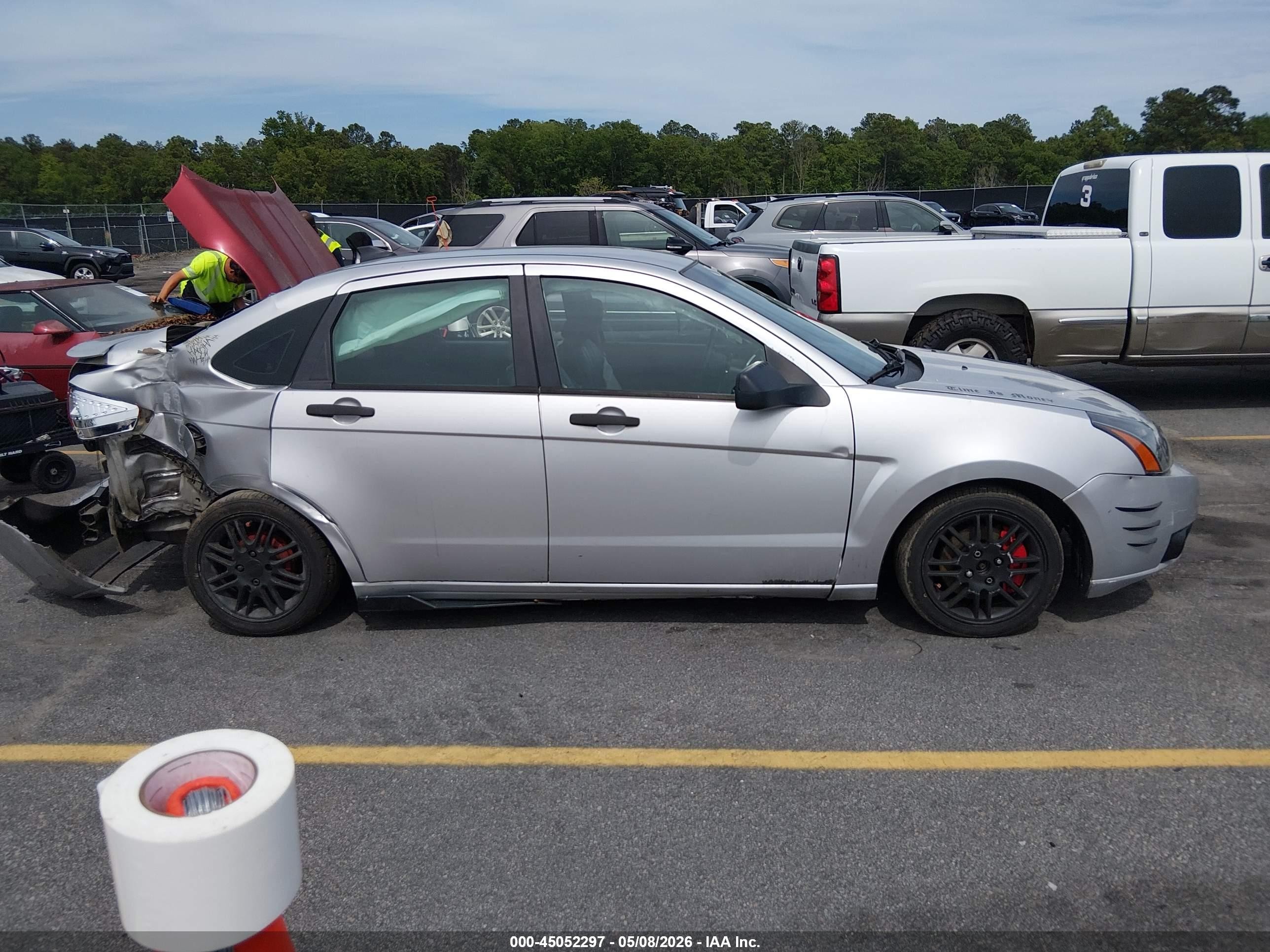 2011 Ford Focus Se Silver vin: 1FAHP3FN8BW147594