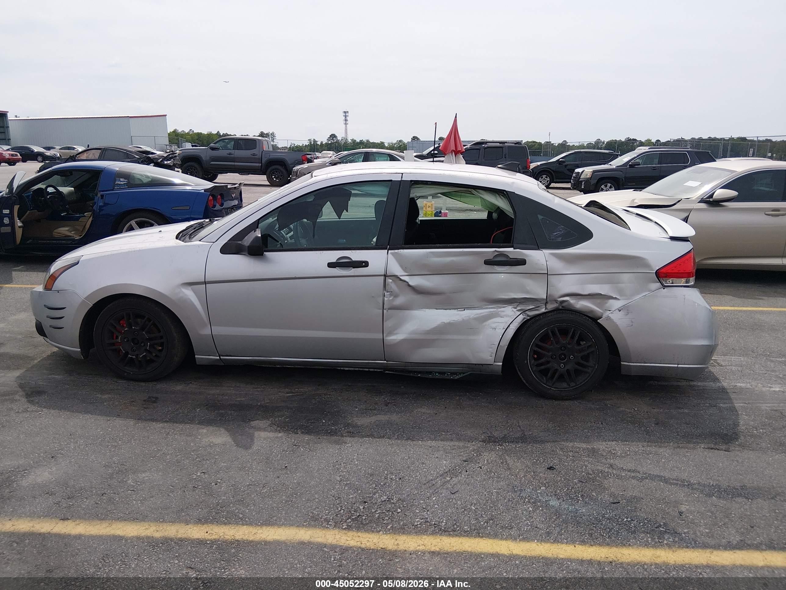 2011 Ford Focus Se Silver vin: 1FAHP3FN8BW147594