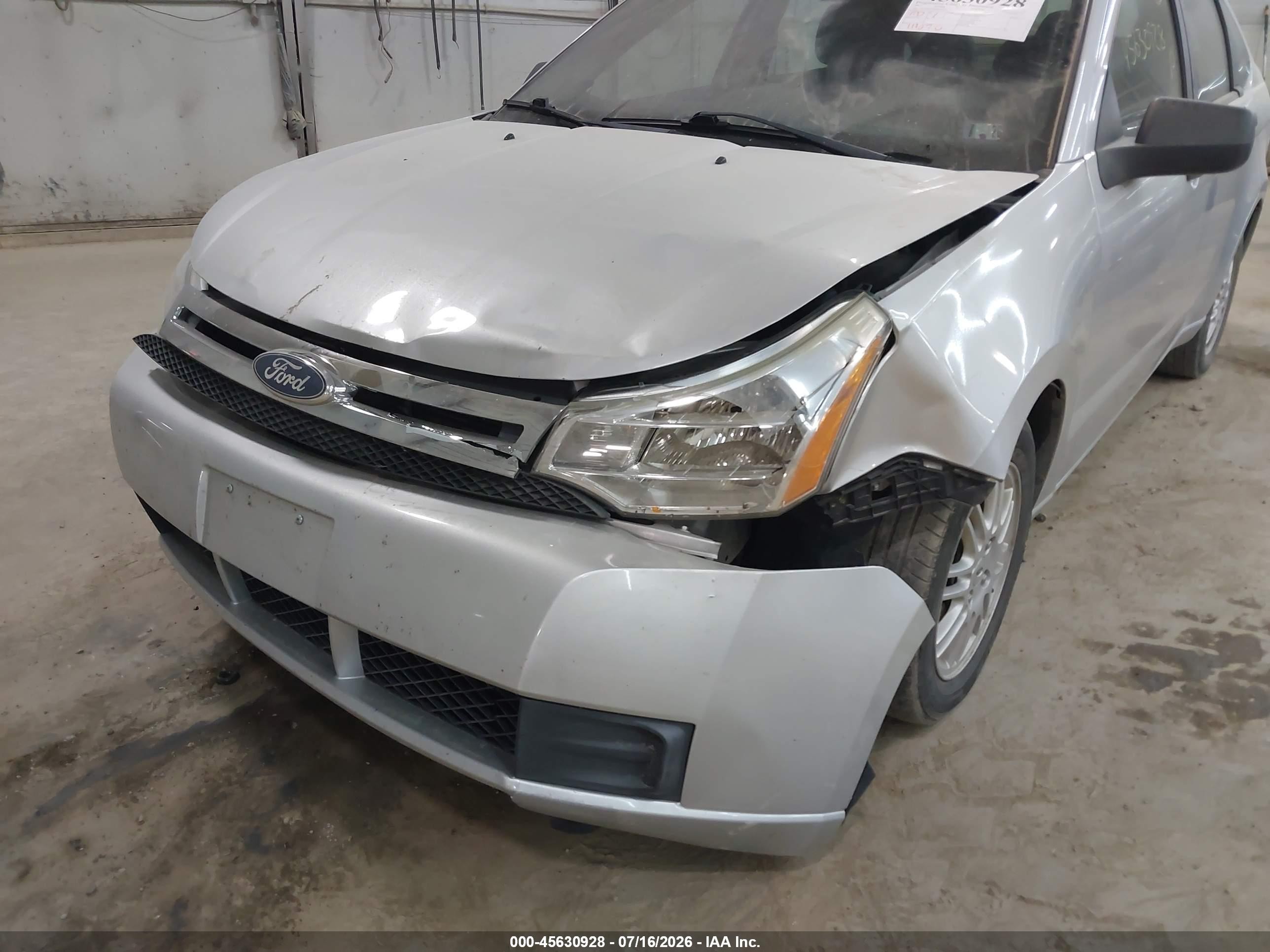 2011 Ford Focus Se Silver vin: 1FAHP3FN8BW182202
