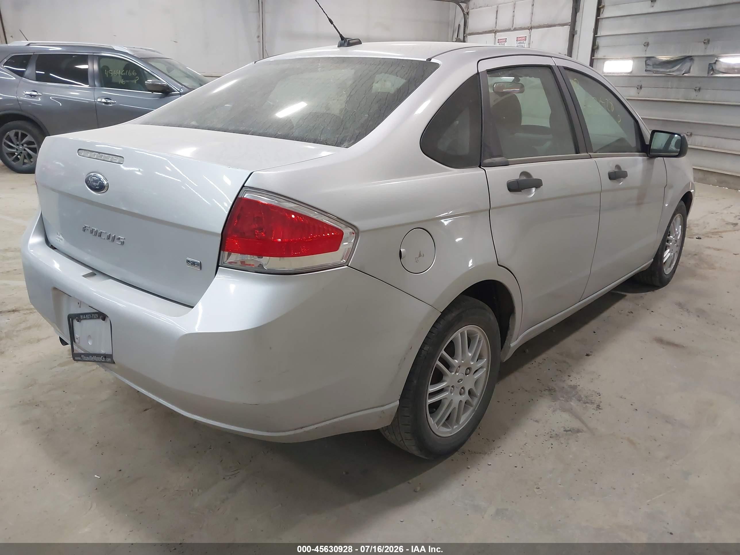 2011 Ford Focus Se Silver vin: 1FAHP3FN8BW182202