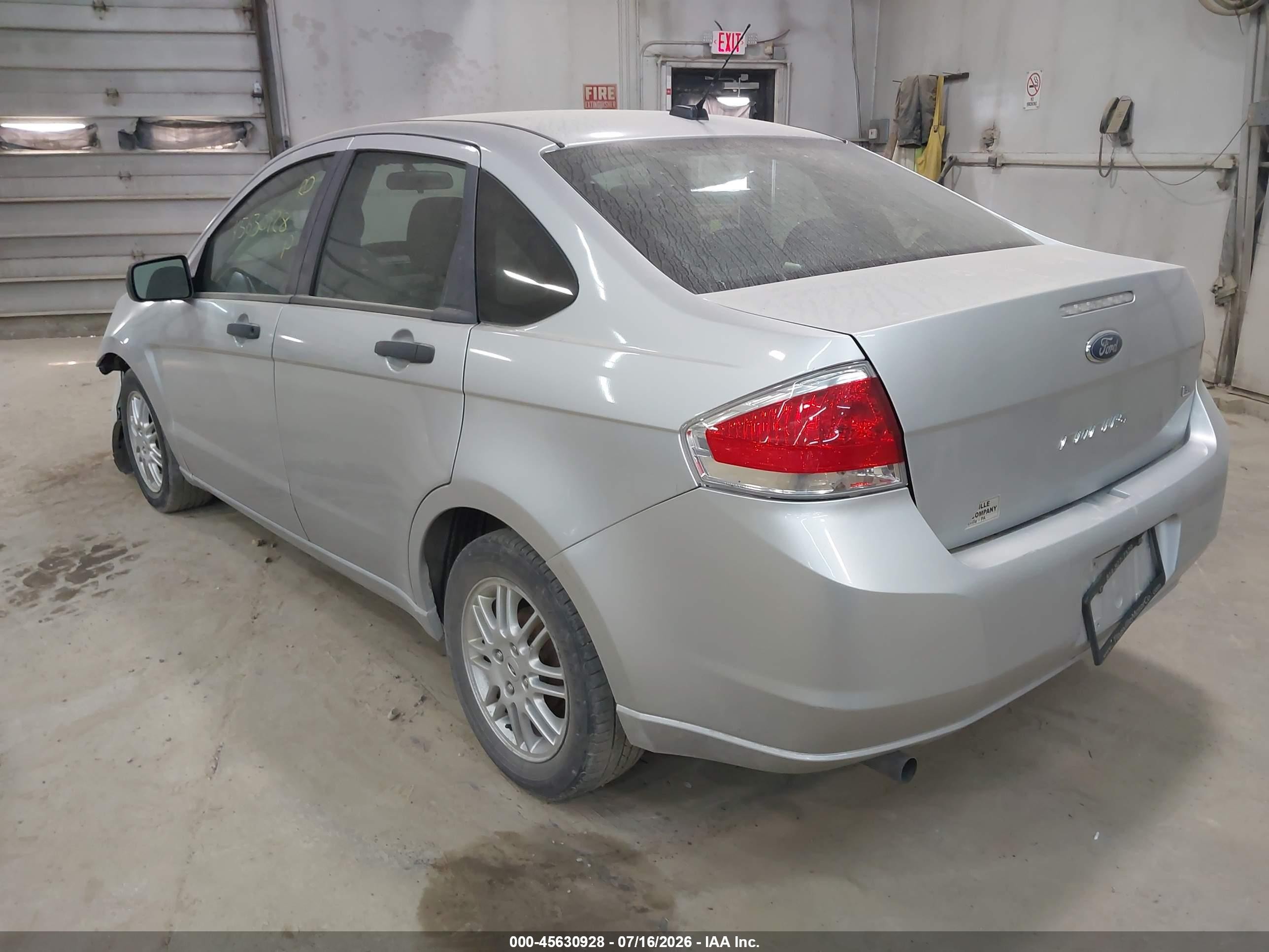 2011 Ford Focus Se Silver vin: 1FAHP3FN8BW182202