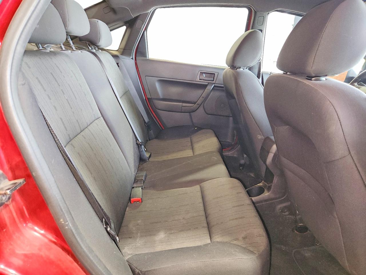 2011 Ford Focus Se Red vin: 1FAHP3FN8BW192180