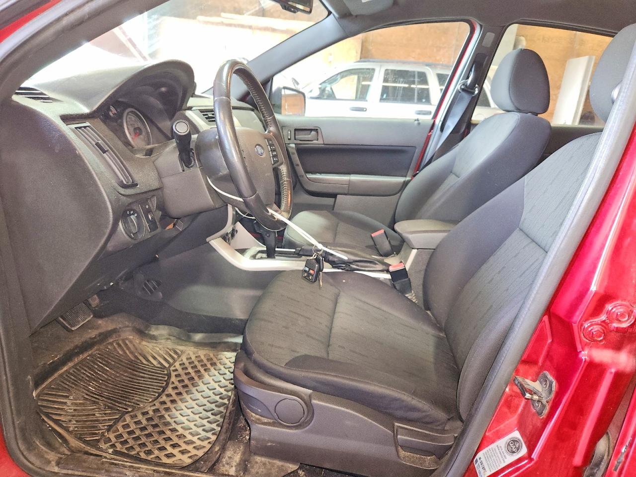 2011 Ford Focus Se Red vin: 1FAHP3FN8BW192180