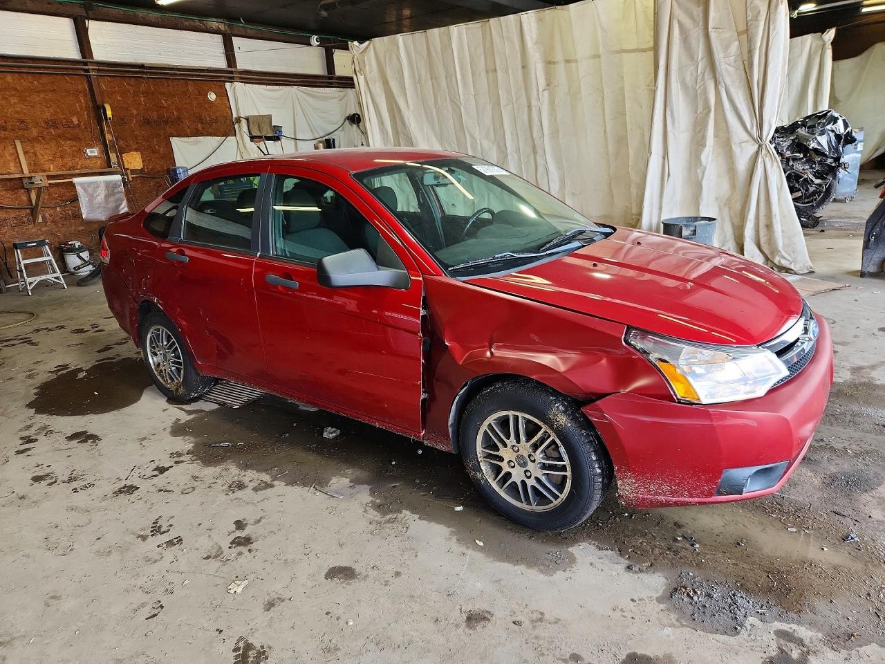 2011 Ford Focus Se Red vin: 1FAHP3FN8BW192180