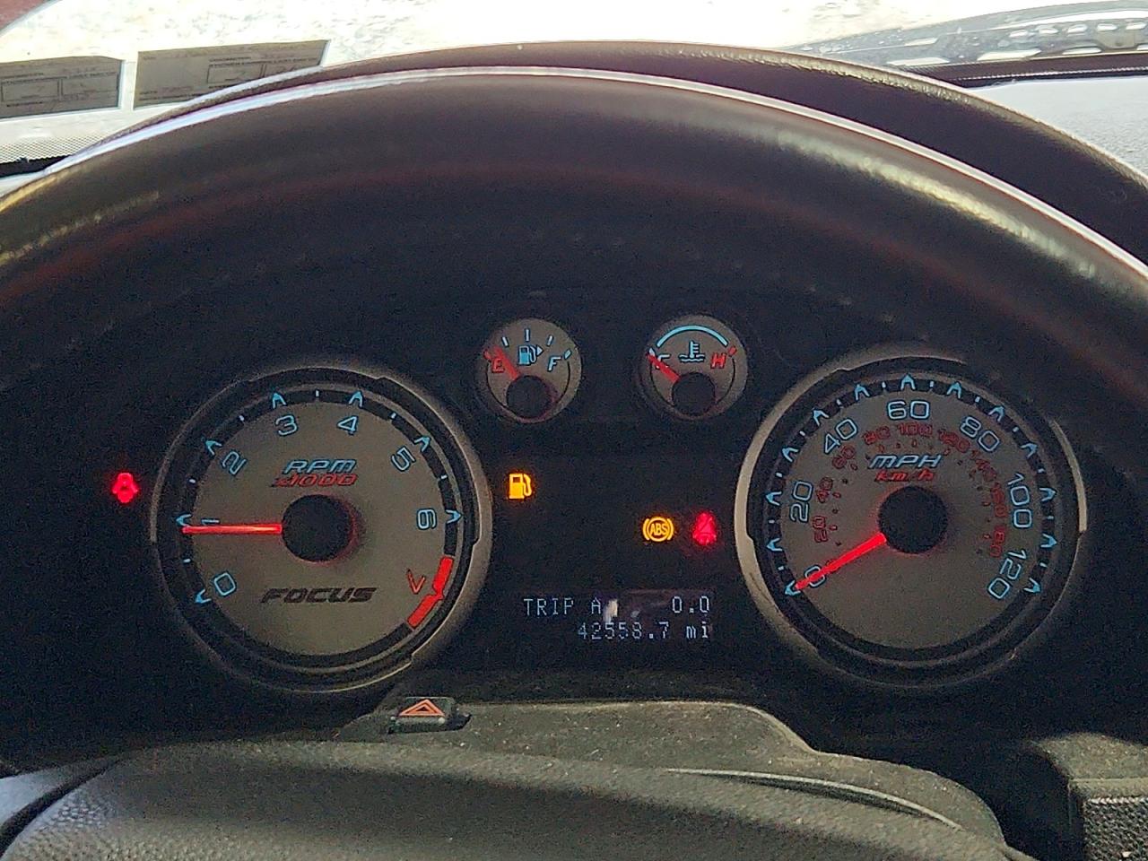2011 Ford Focus Se Red vin: 1FAHP3FN8BW192180
