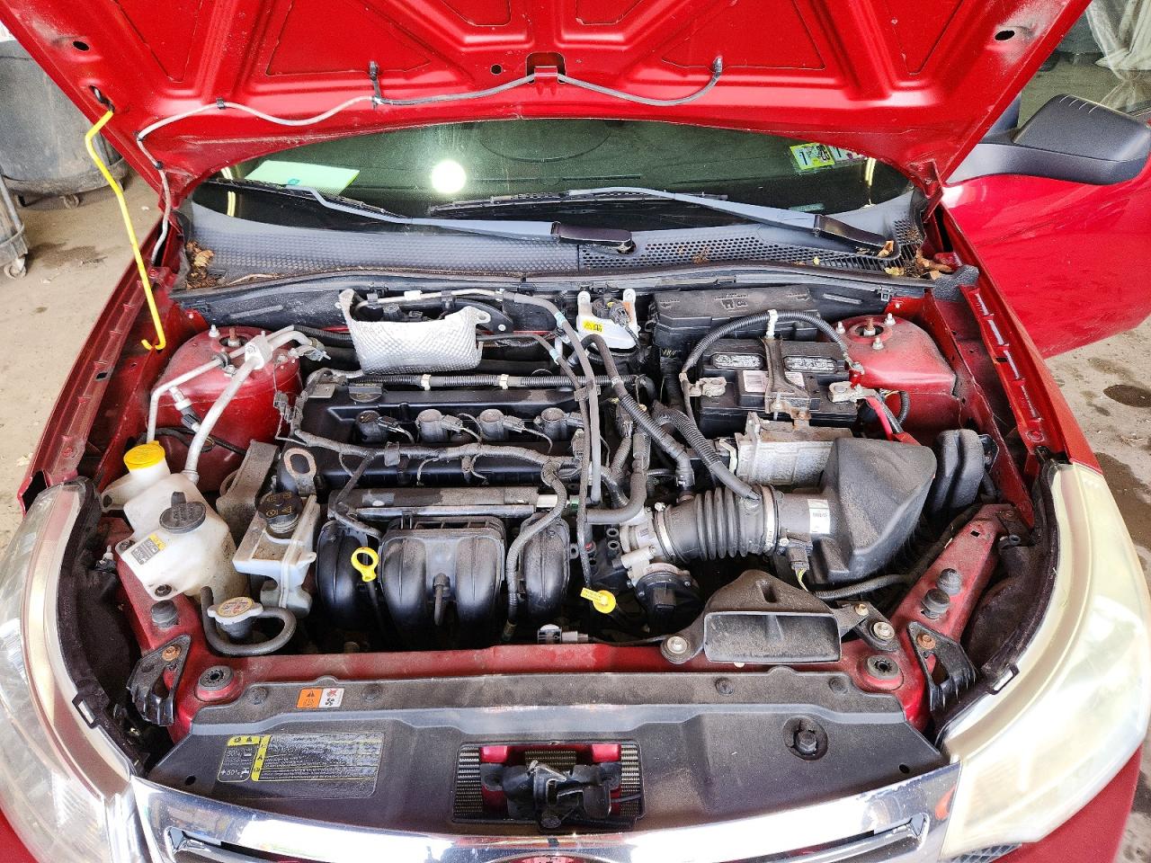 2011 Ford Focus Se Red vin: 1FAHP3FN8BW192180
