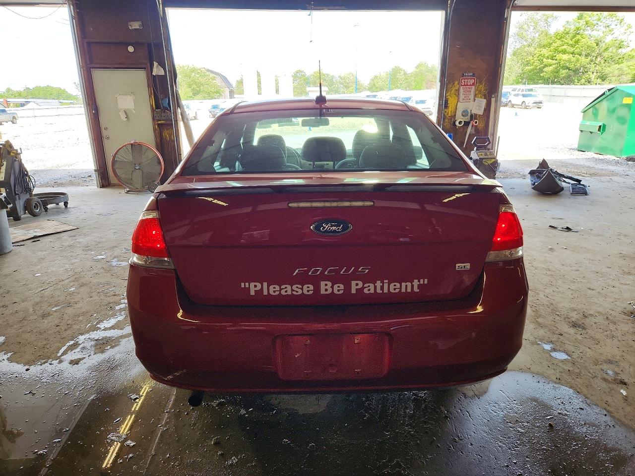 2011 Ford Focus Se Red vin: 1FAHP3FN8BW192180