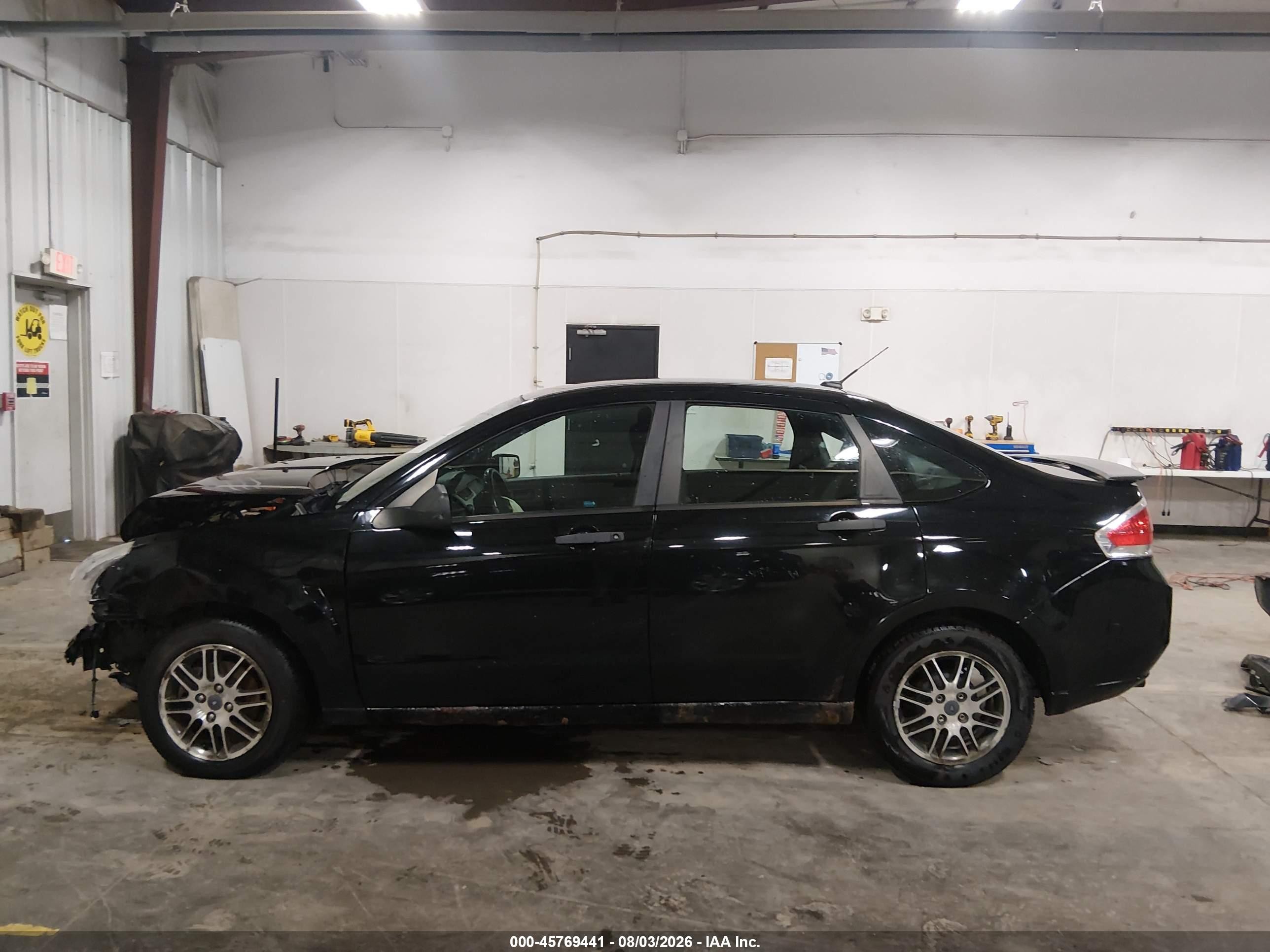 2010 Ford Focus Se Black vin: 1FAHP3FN9AW138112