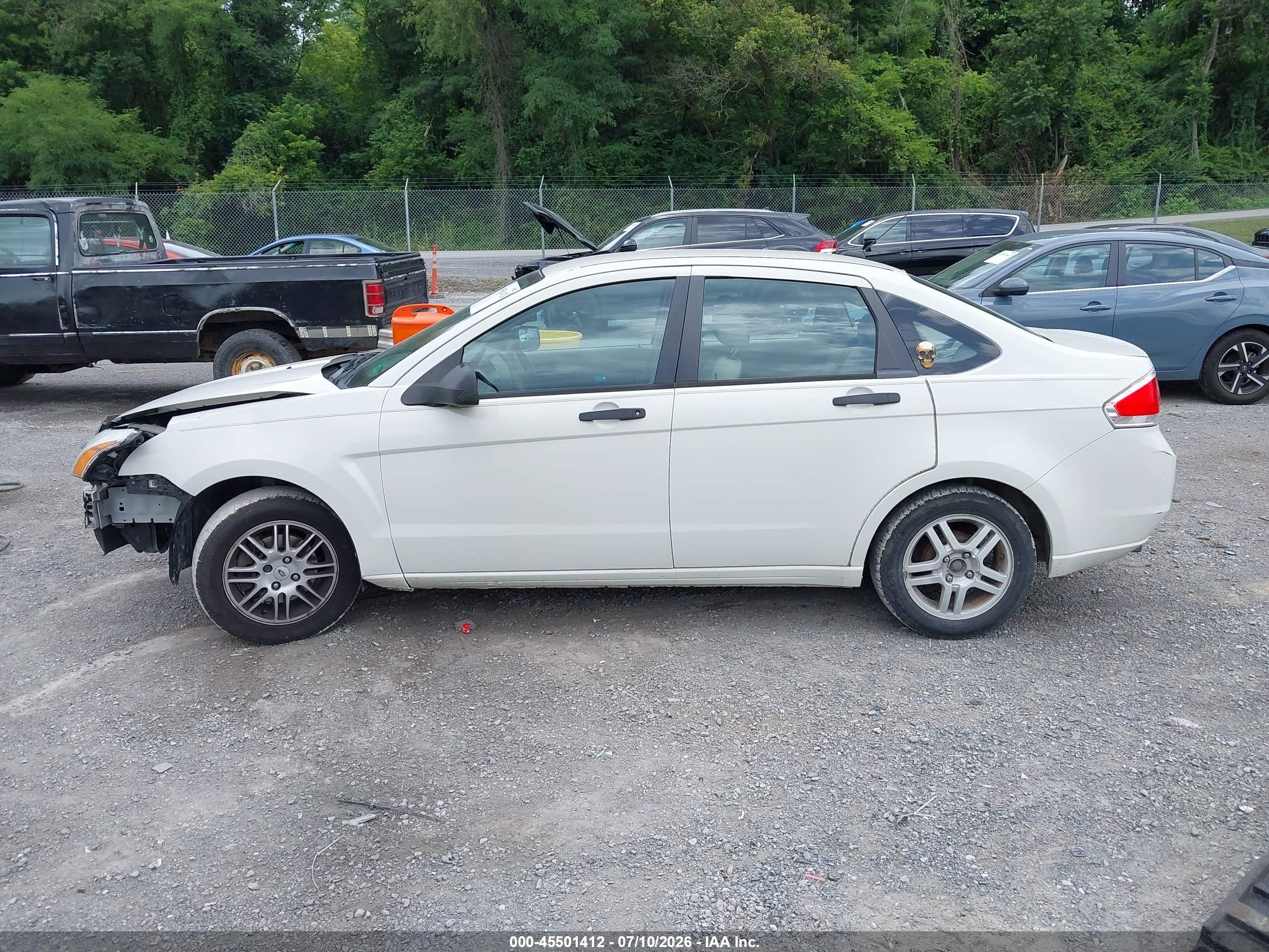 2010 Ford Focus Se White vin: 1FAHP3FN9AW154309