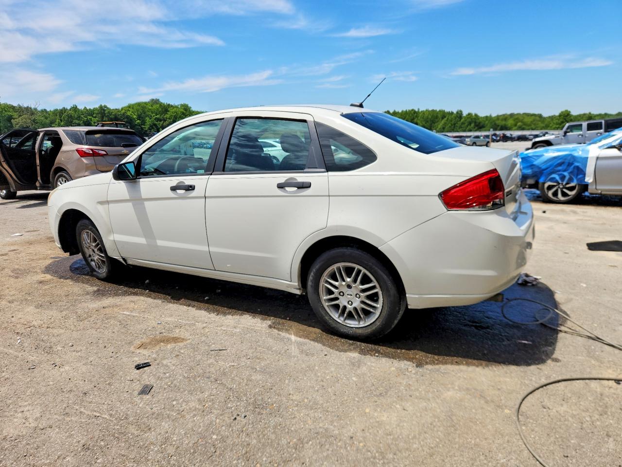 2010 Ford Focus Se White vin: 1FAHP3FN9AW162247