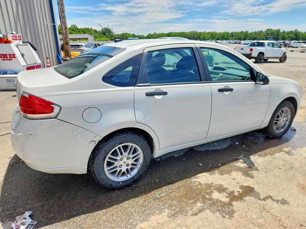 2010 Ford Focus Se White vin: 1FAHP3FN9AW162247
