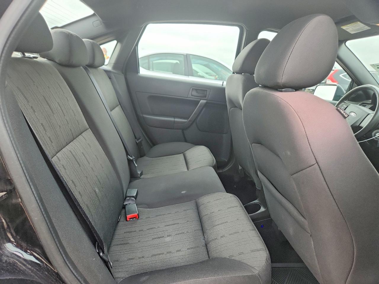 2010 Ford Focus Se Black vin: 1FAHP3FN9AW165231