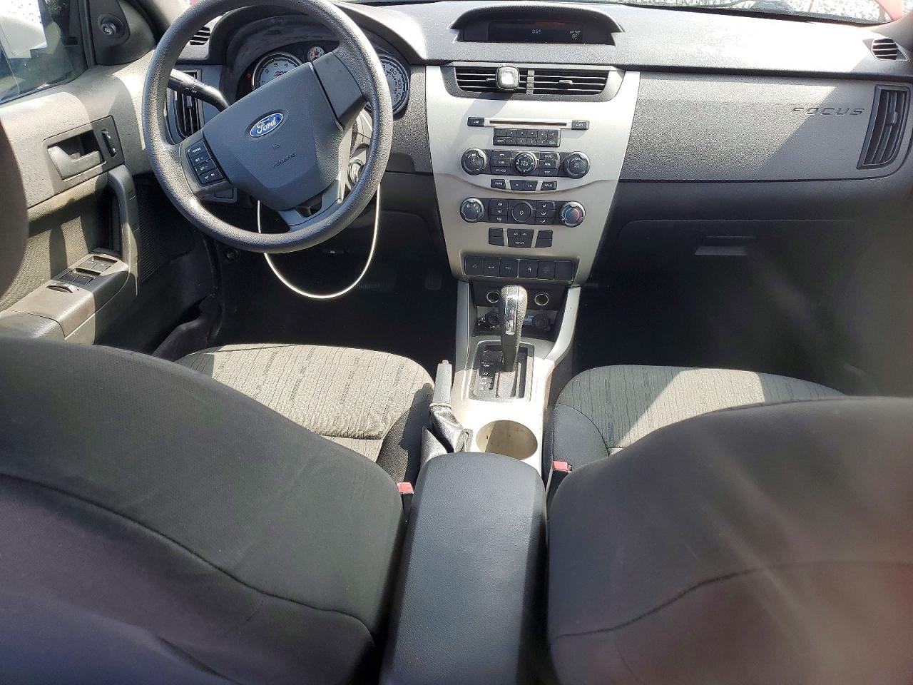 2010 Ford Focus Se Red vin: 1FAHP3FN9AW211401