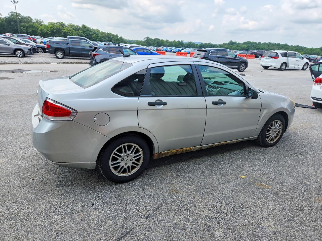 2010 Ford Focus Se Silver vin: 1FAHP3FN9AW239098