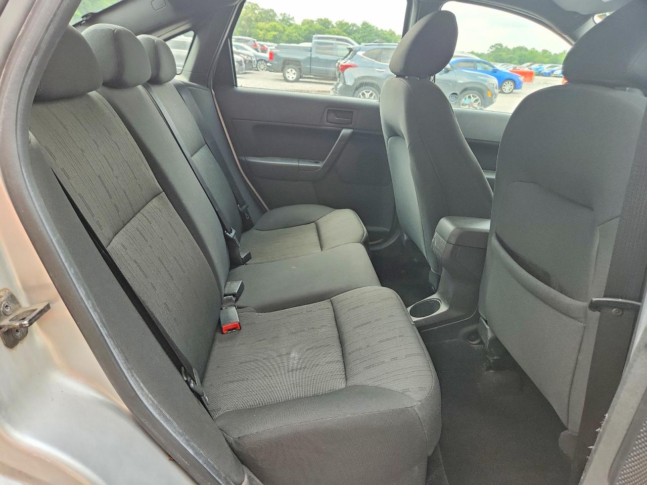 2010 Ford Focus Se Silver vin: 1FAHP3FN9AW239098