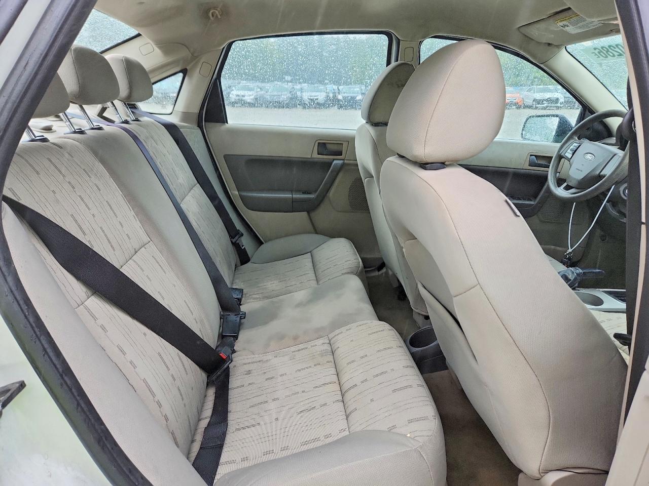 2011 Ford Focus Se Белый vin: 1FAHP3FN9BW108724