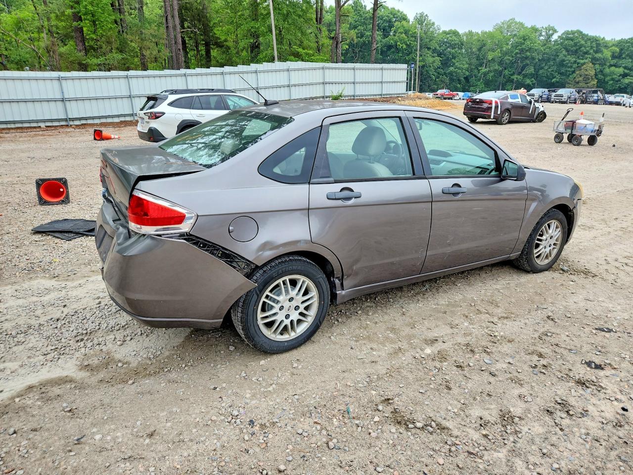 2011 Ford Focus Gray vin: 1FAHP3FN9BW140993