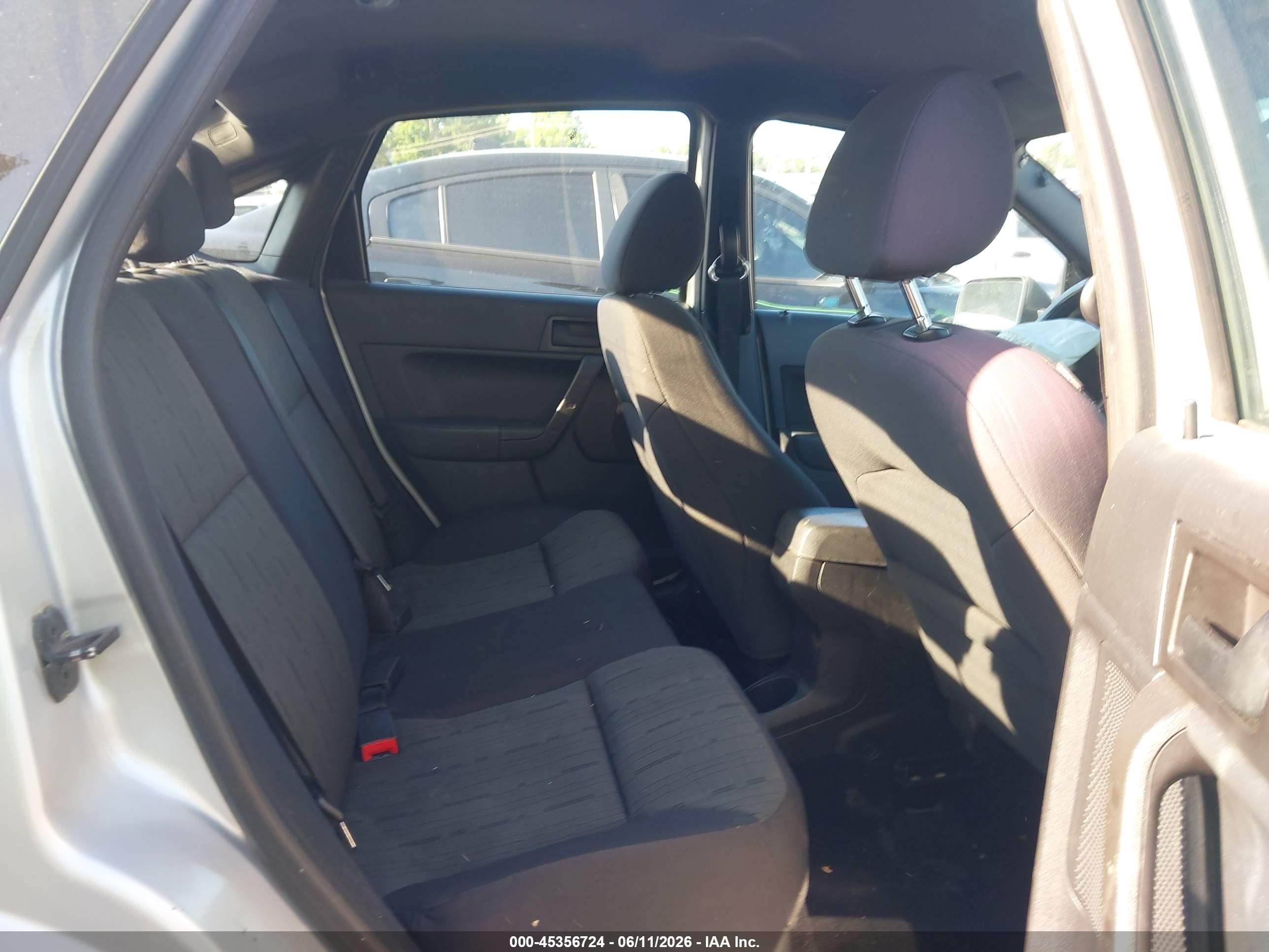 2011 Ford Focus Se Серебряный vin: 1FAHP3FN9BW193712