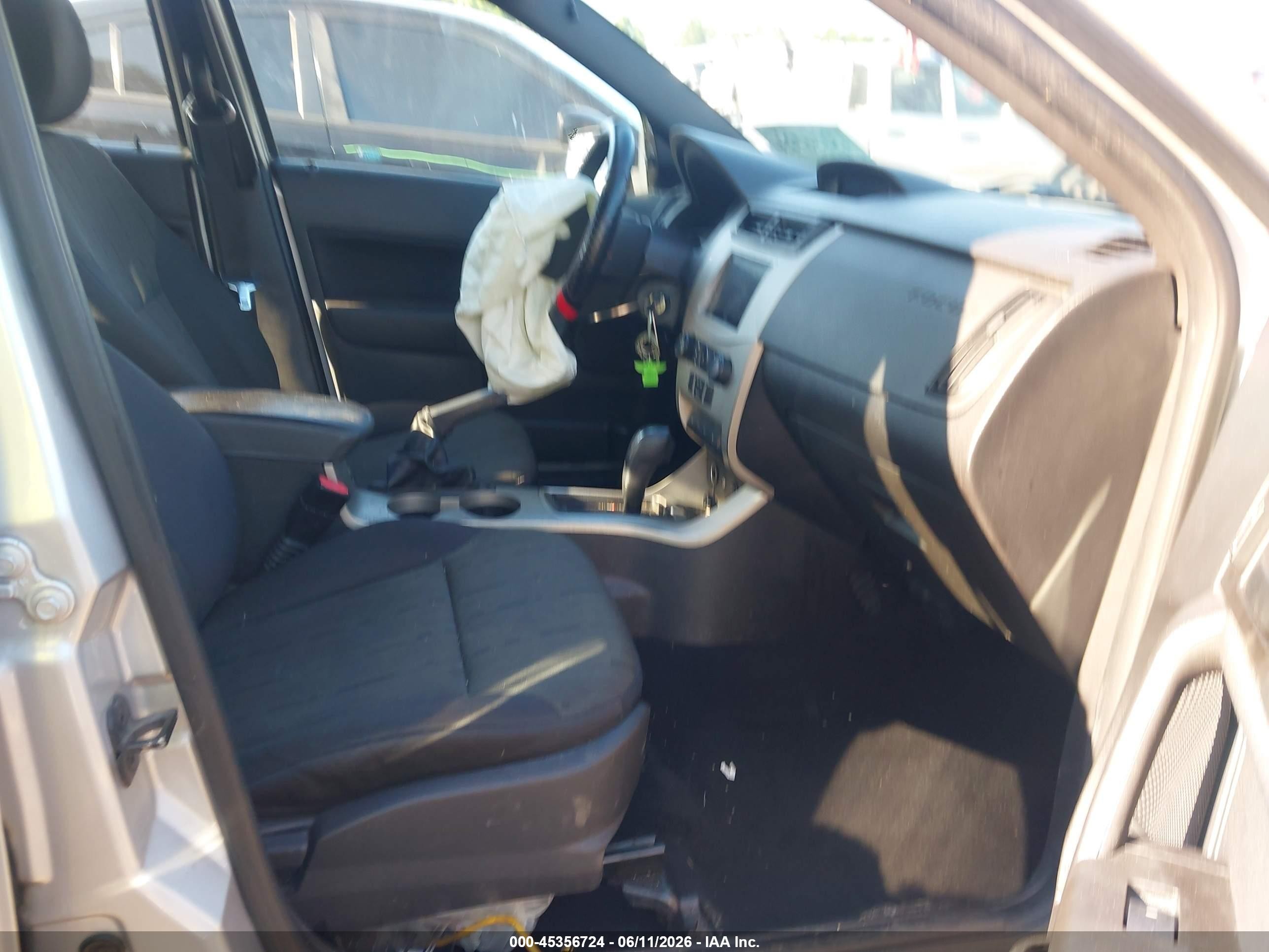 2011 Ford Focus Se Серебряный vin: 1FAHP3FN9BW193712