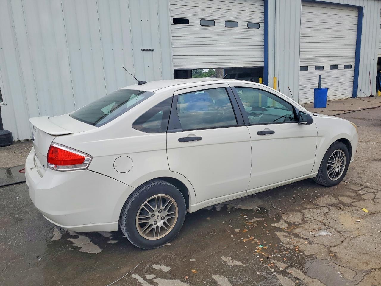2010 Ford Focus Se White vin: 1FAHP3FNXAW104552