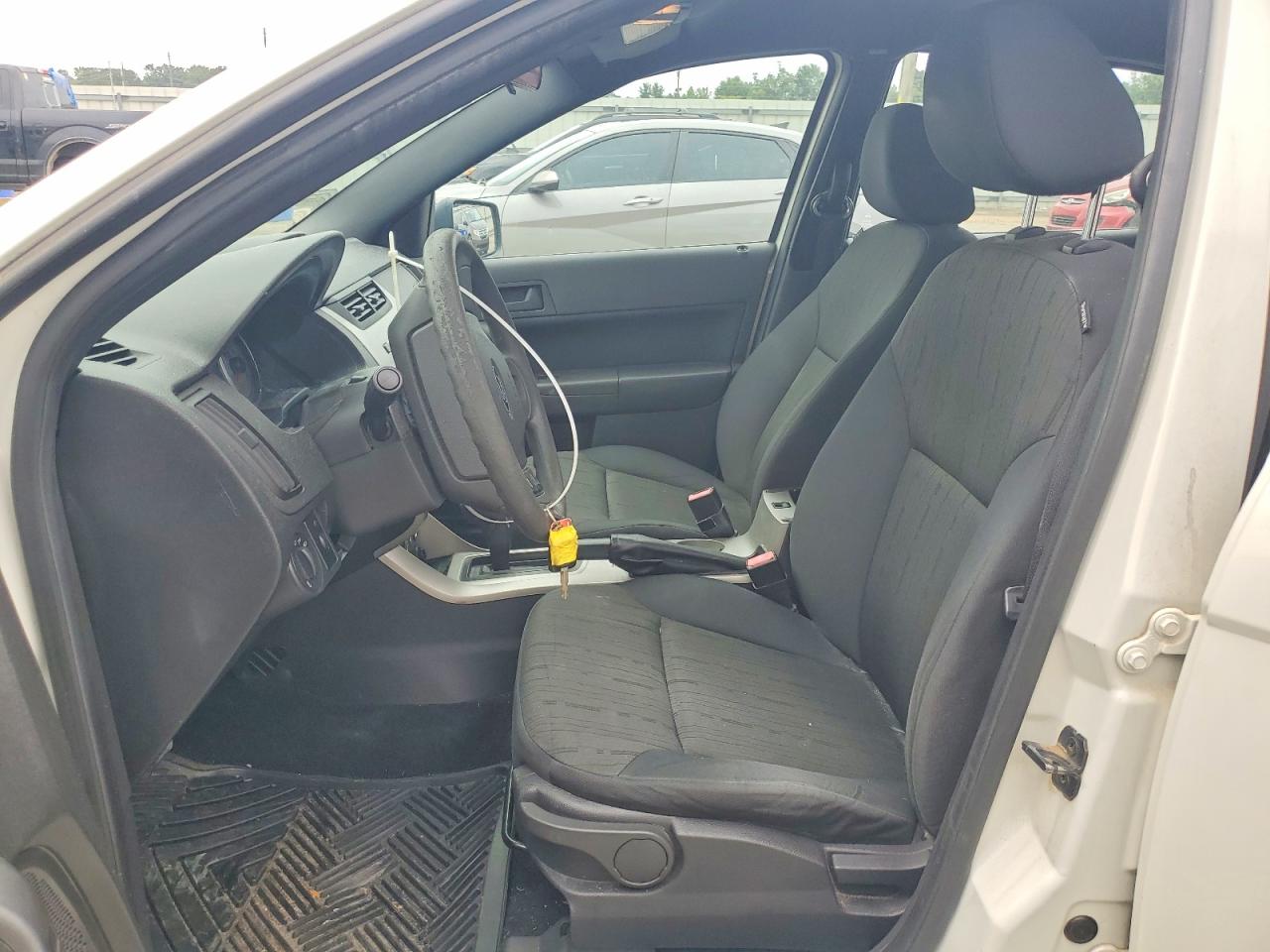 2010 Ford Focus Se White vin: 1FAHP3FNXAW104552