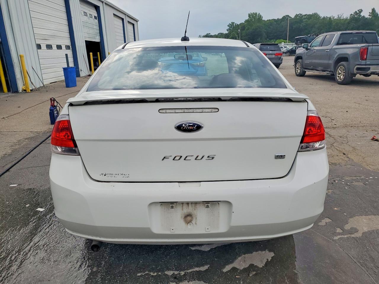 2010 Ford Focus Se White vin: 1FAHP3FNXAW104552