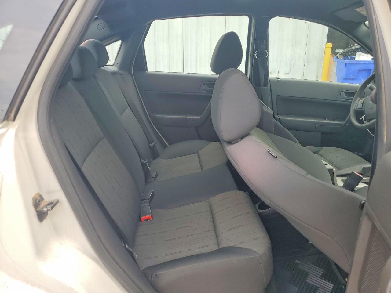 2010 Ford Focus Se White vin: 1FAHP3FNXAW104552