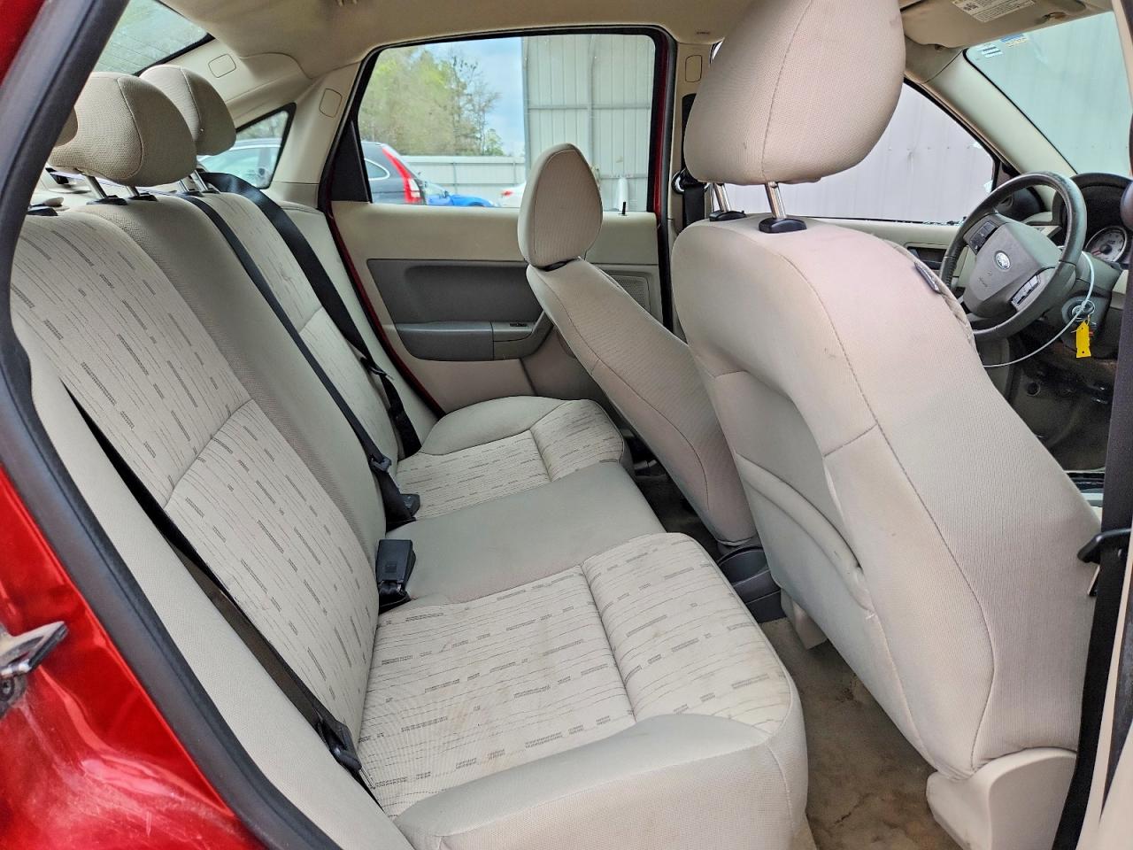 2010 Ford Focus Se Red vin: 1FAHP3FNXAW122386