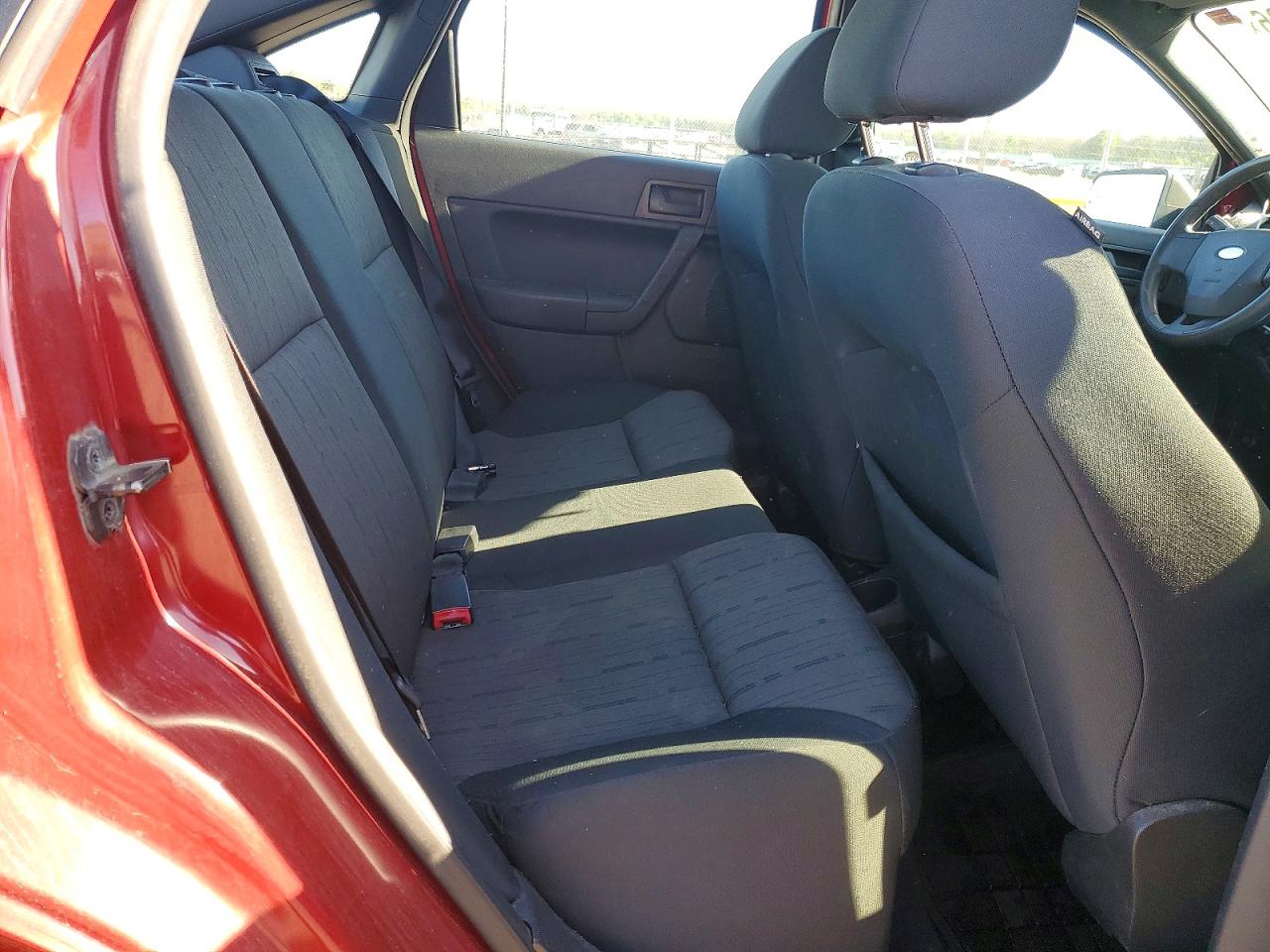 2010 Ford Focus Se Red vin: 1FAHP3FNXAW125451
