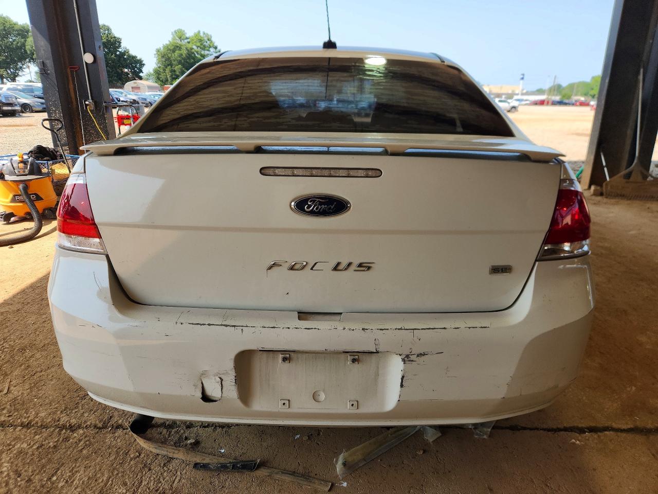 2010 Ford Focus Se White vin: 1FAHP3FNXAW150673
